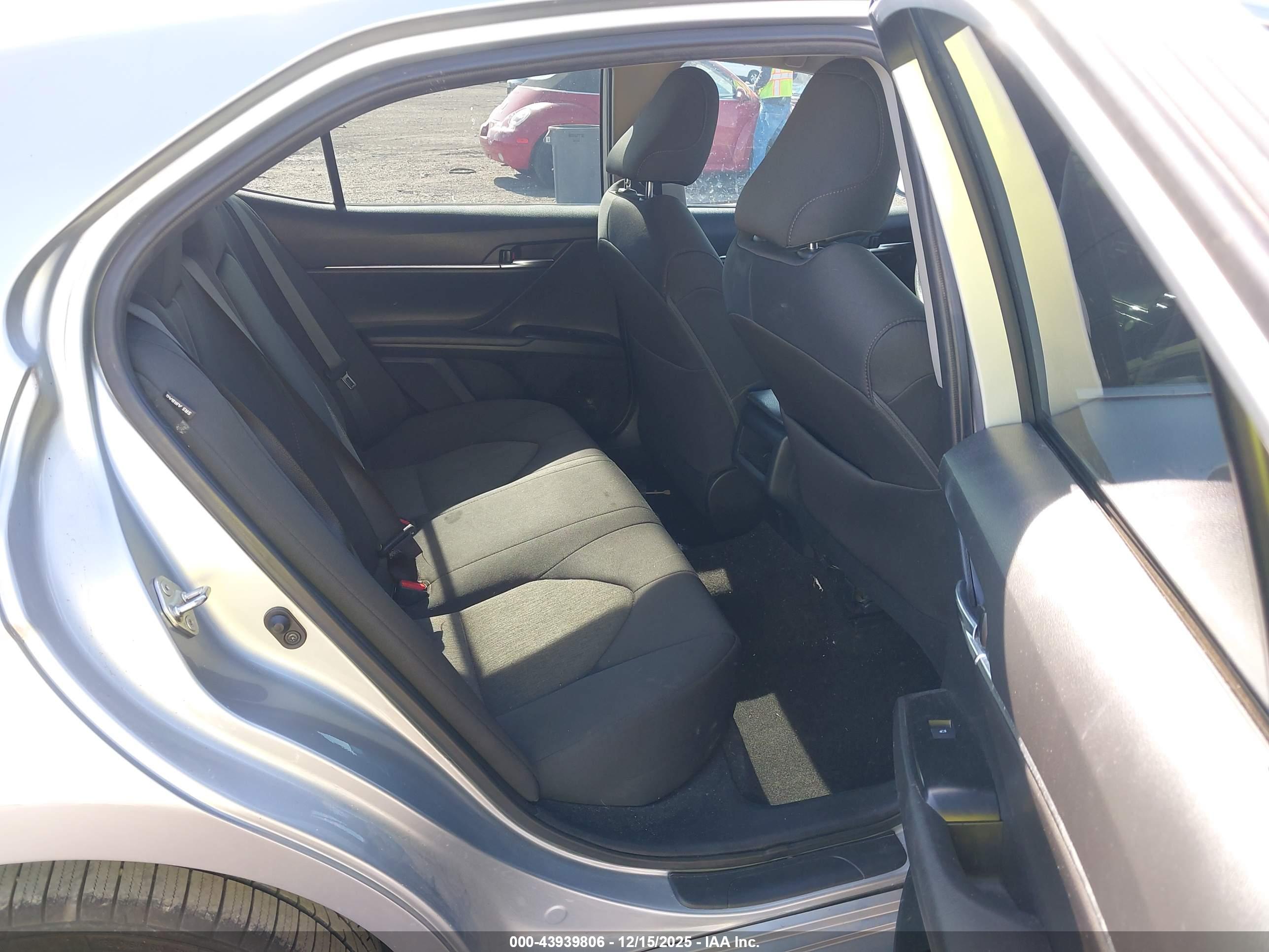 TOYOTA CAMRY image 8