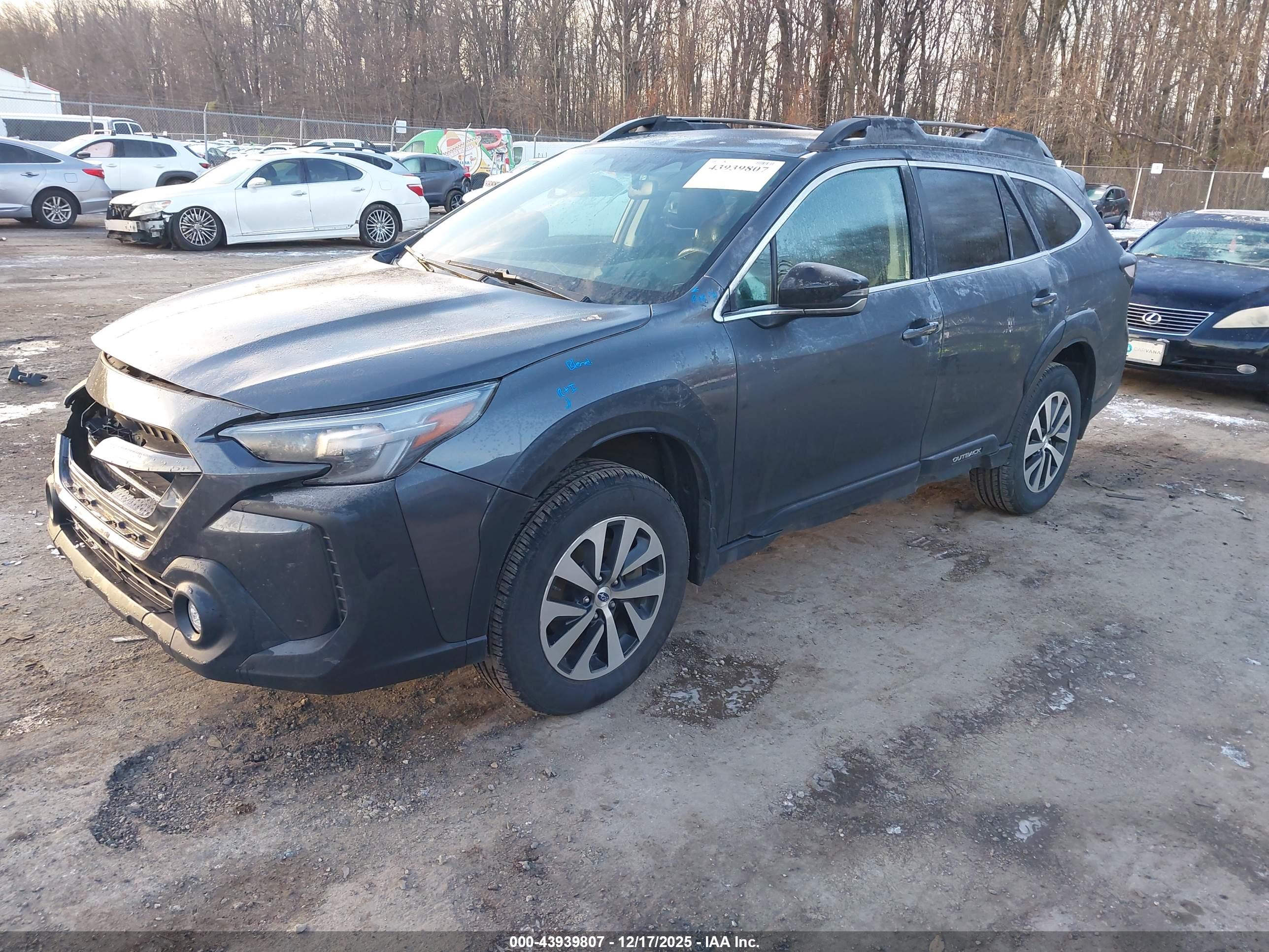 SUBARU OUTBACK image 2