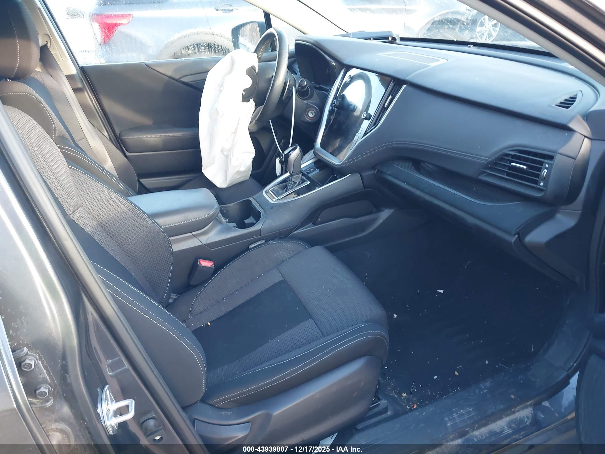 SUBARU OUTBACK image 5