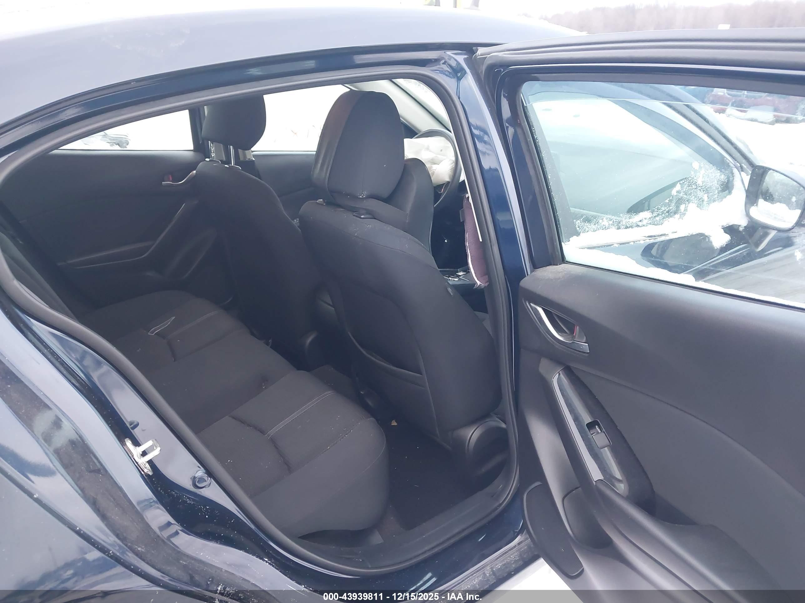 MAZDA MAZDA3 image 8