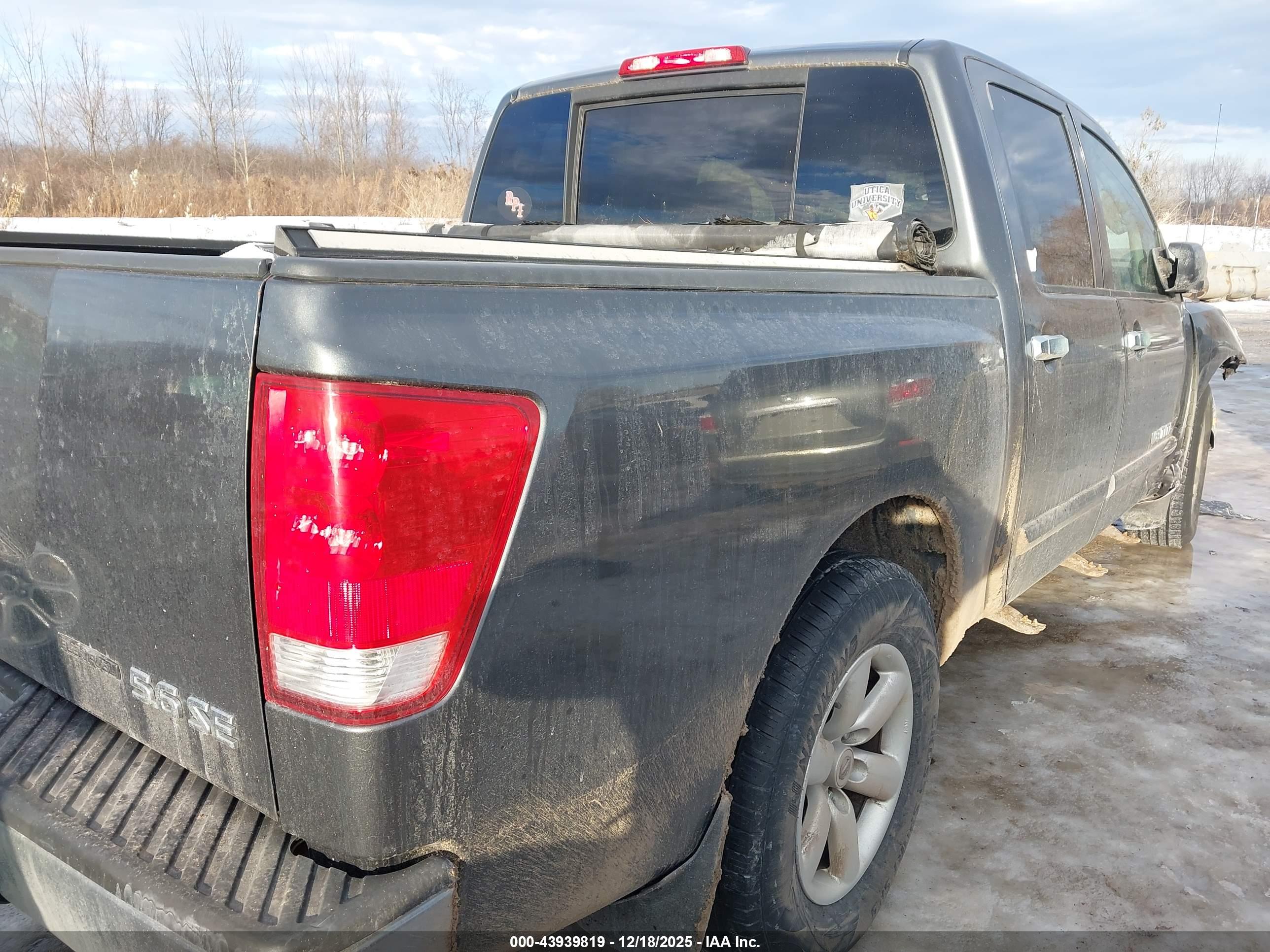 NISSAN TITAN image 4