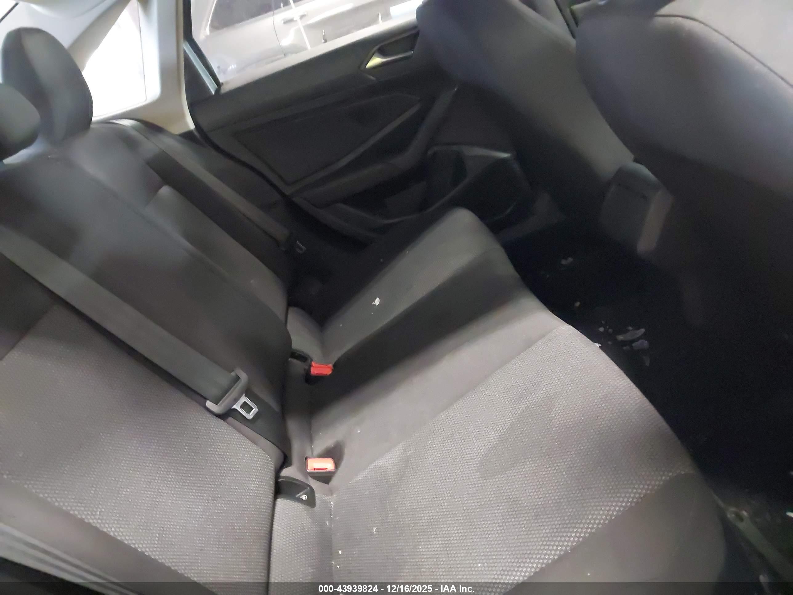 VOLKSWAGEN JETTA image 8