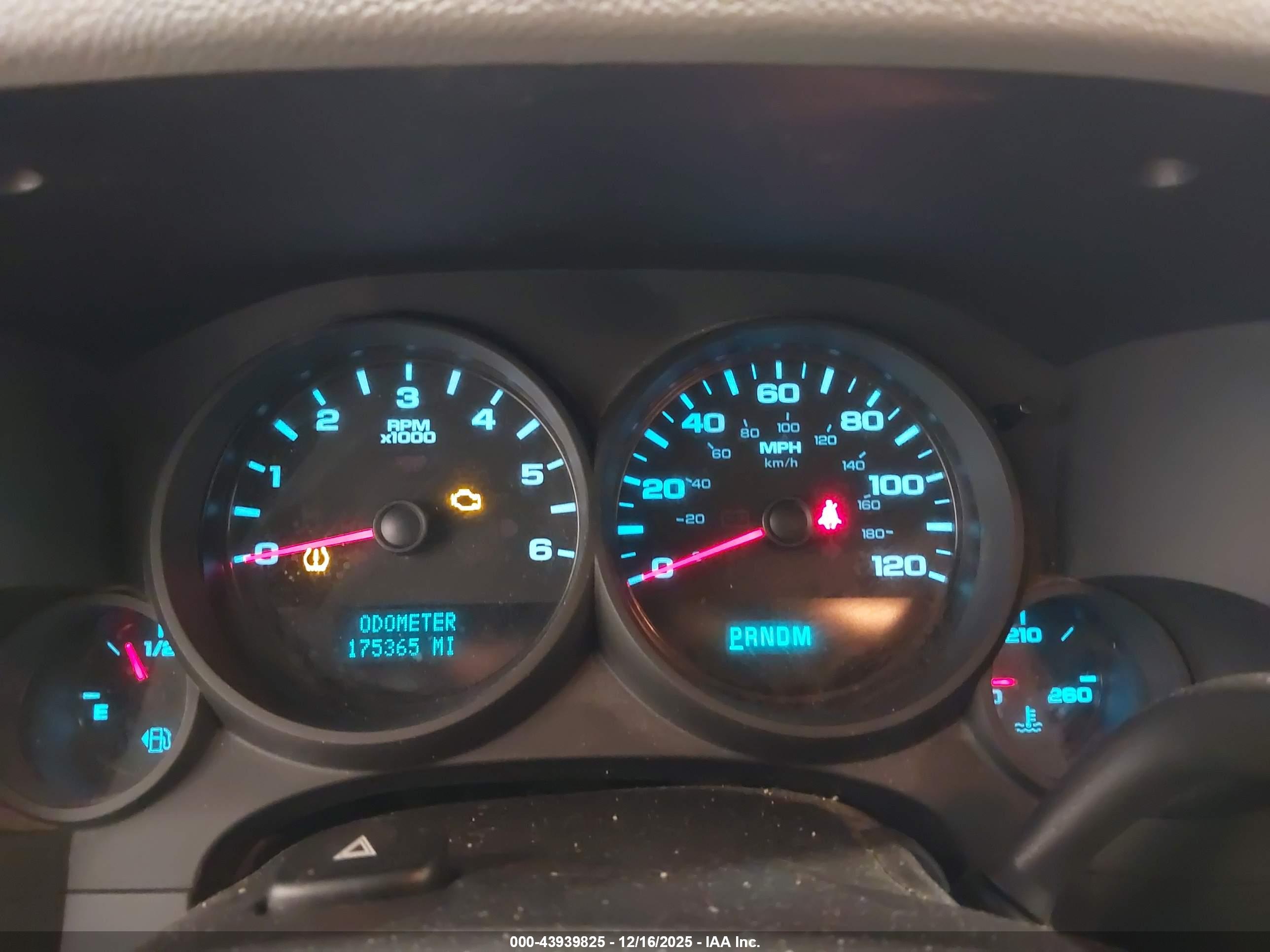 CHEVROLET SILVERADO image 7