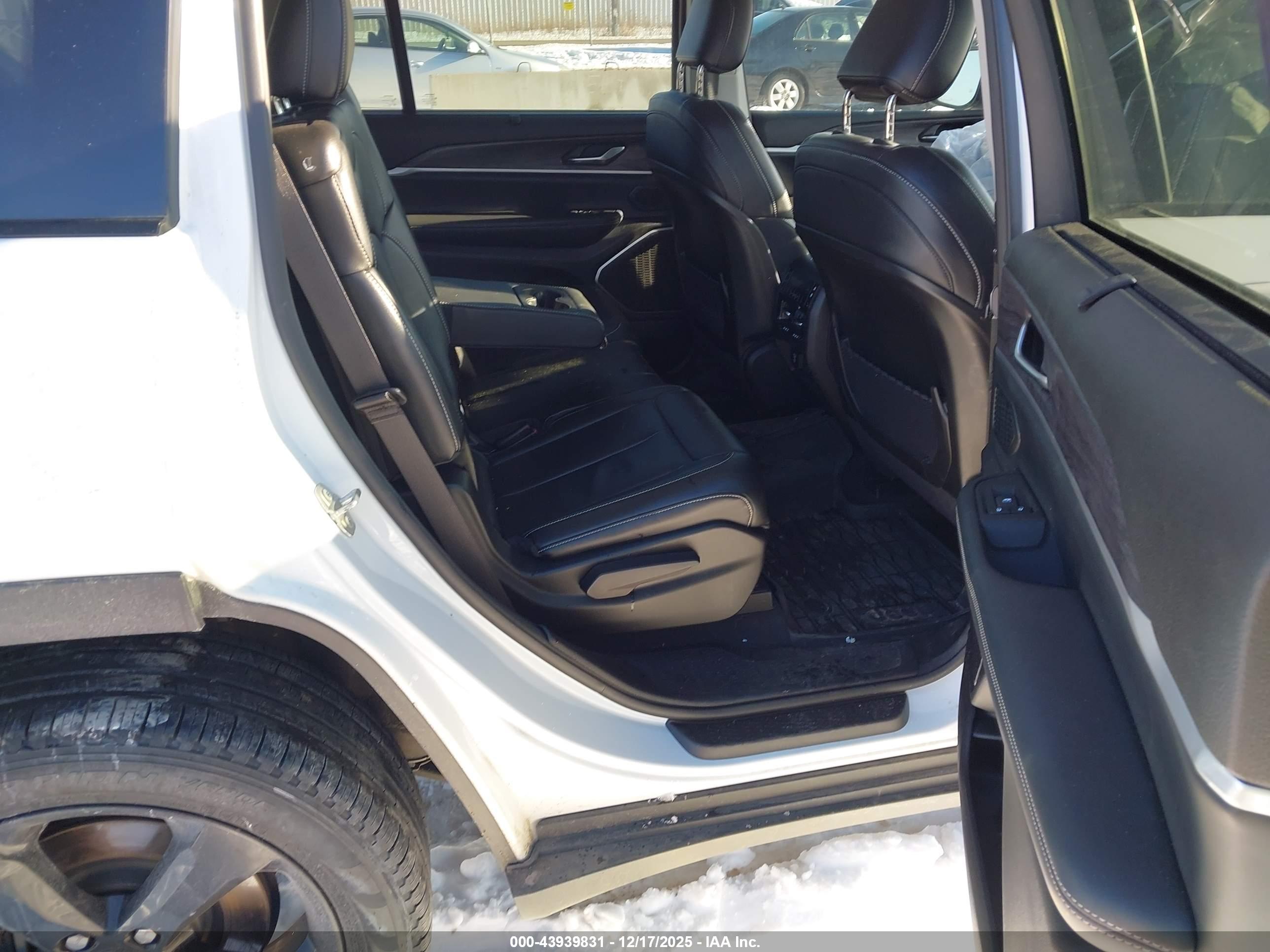 JEEP GRAND image 8
