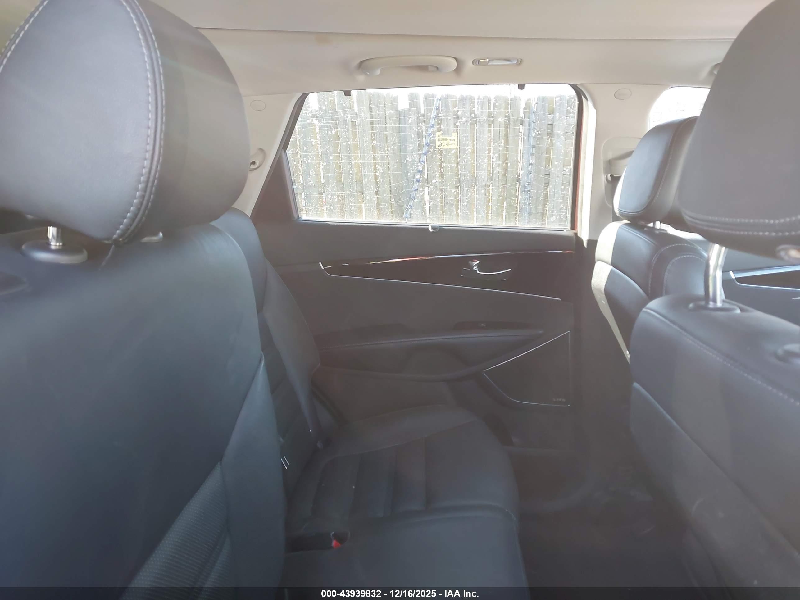 KIA SORENTO image 8