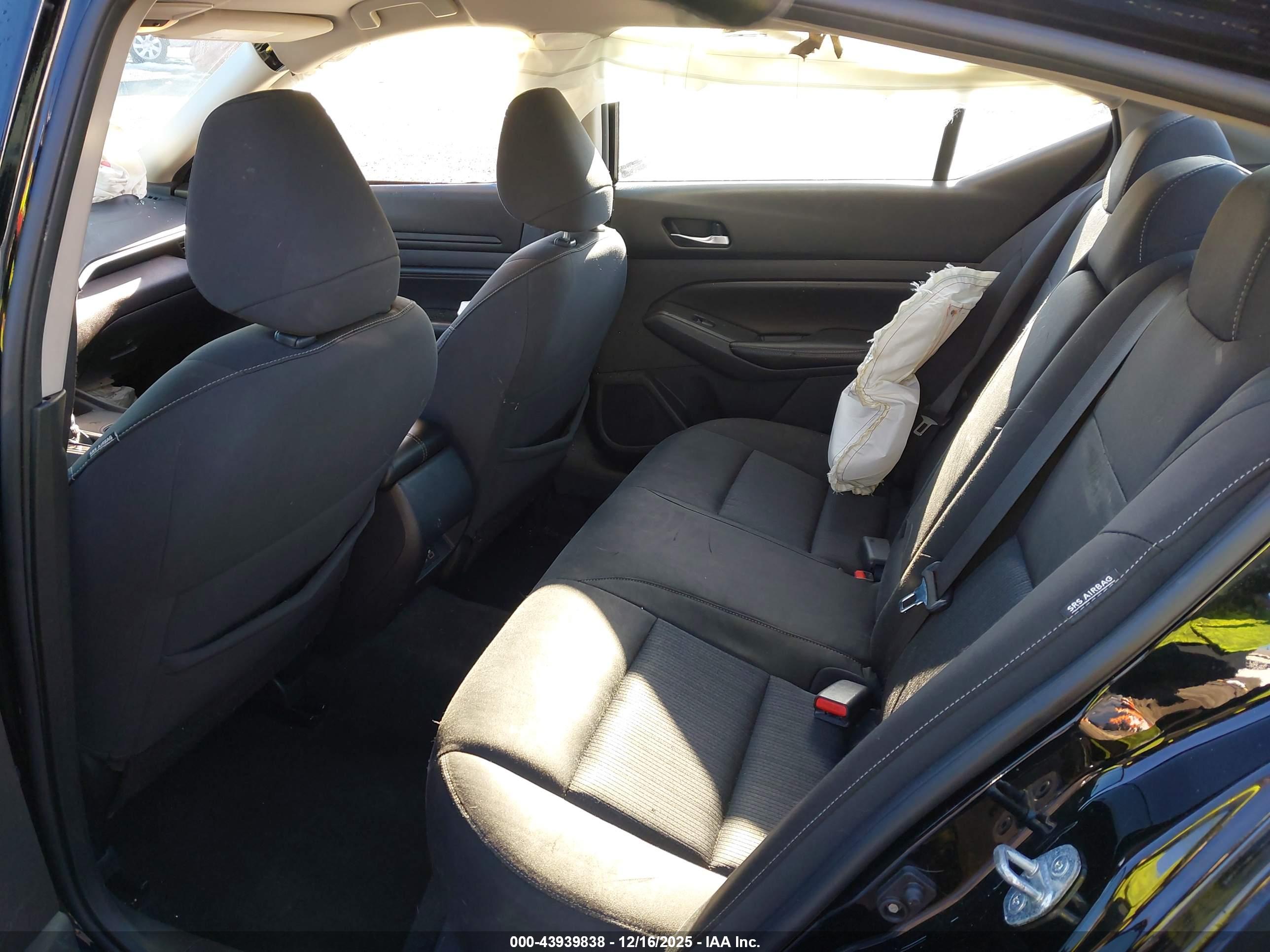 NISSAN ALTIMA image 8