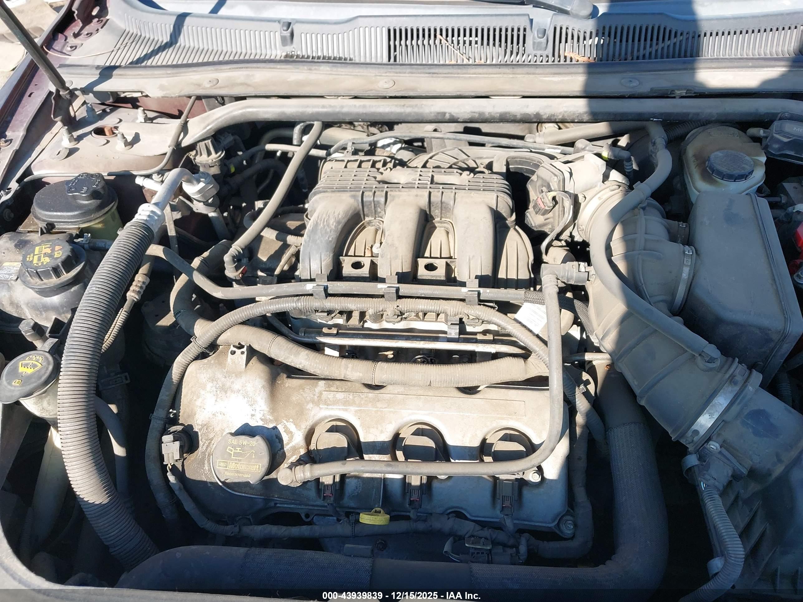 FORD TAURUS image 10