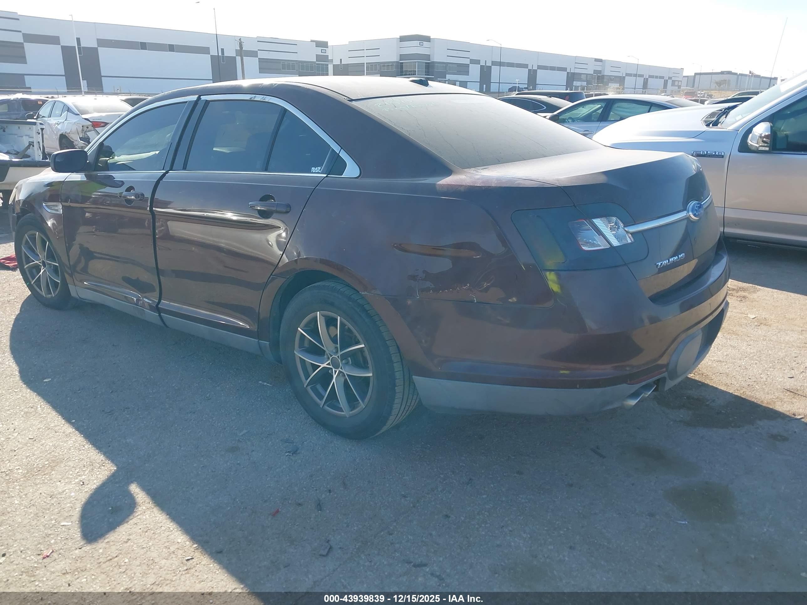 FORD TAURUS image 3