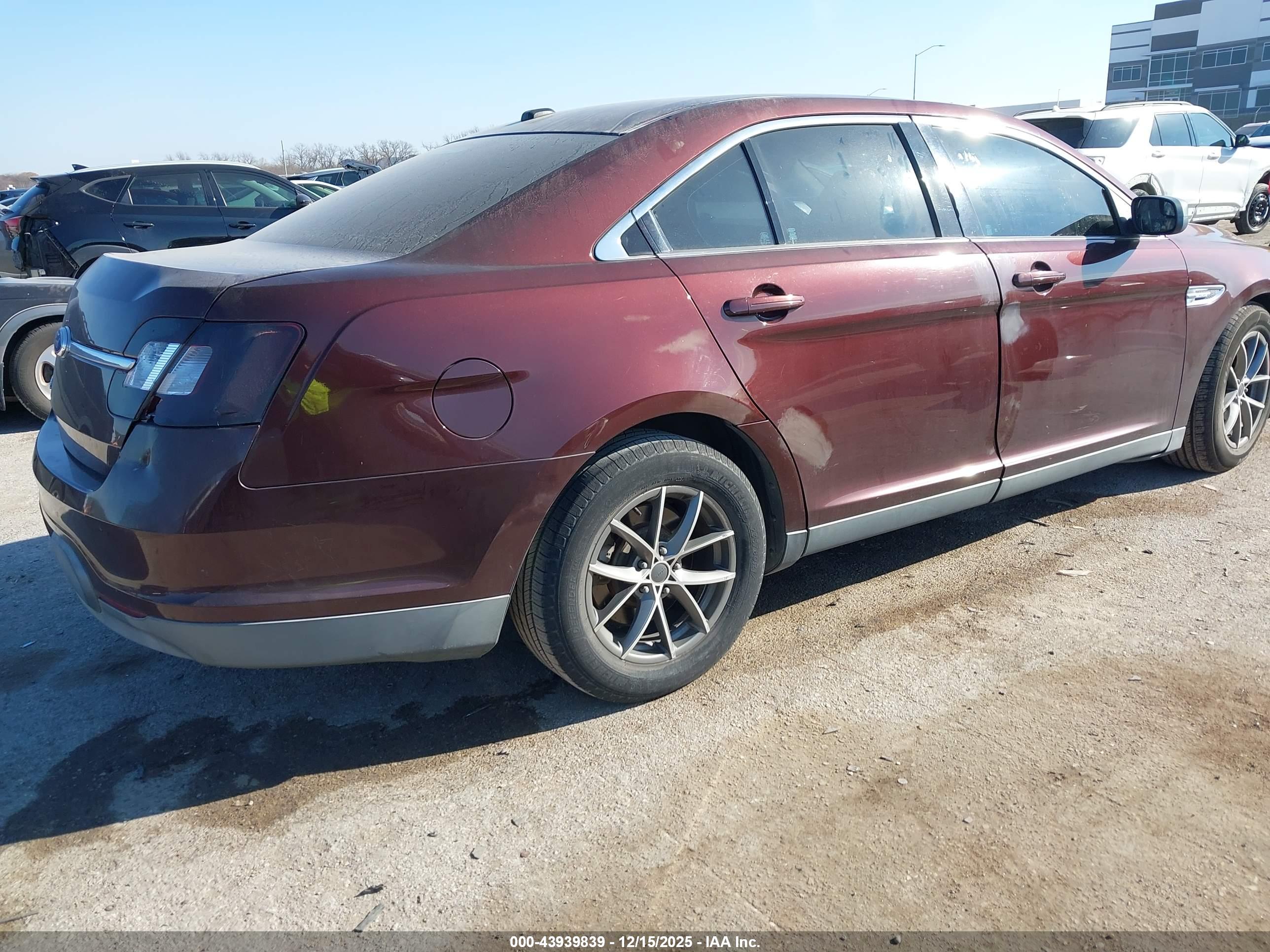 FORD TAURUS image 4
