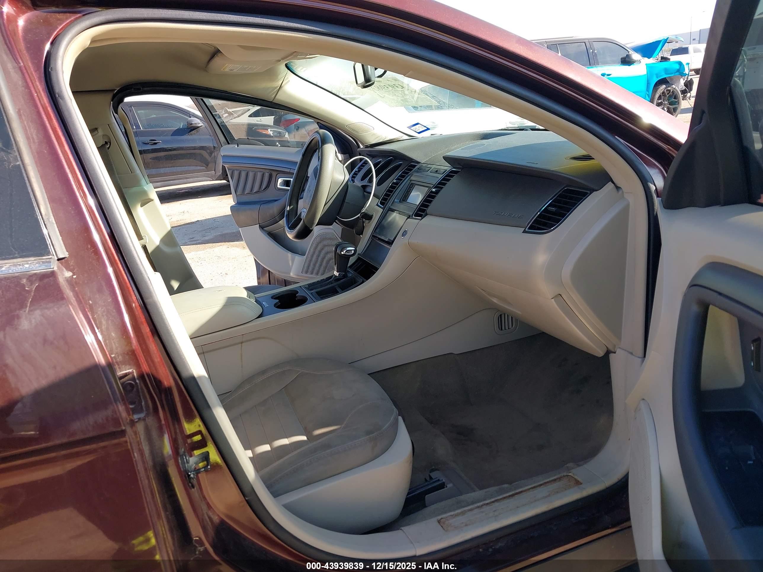 FORD TAURUS image 5