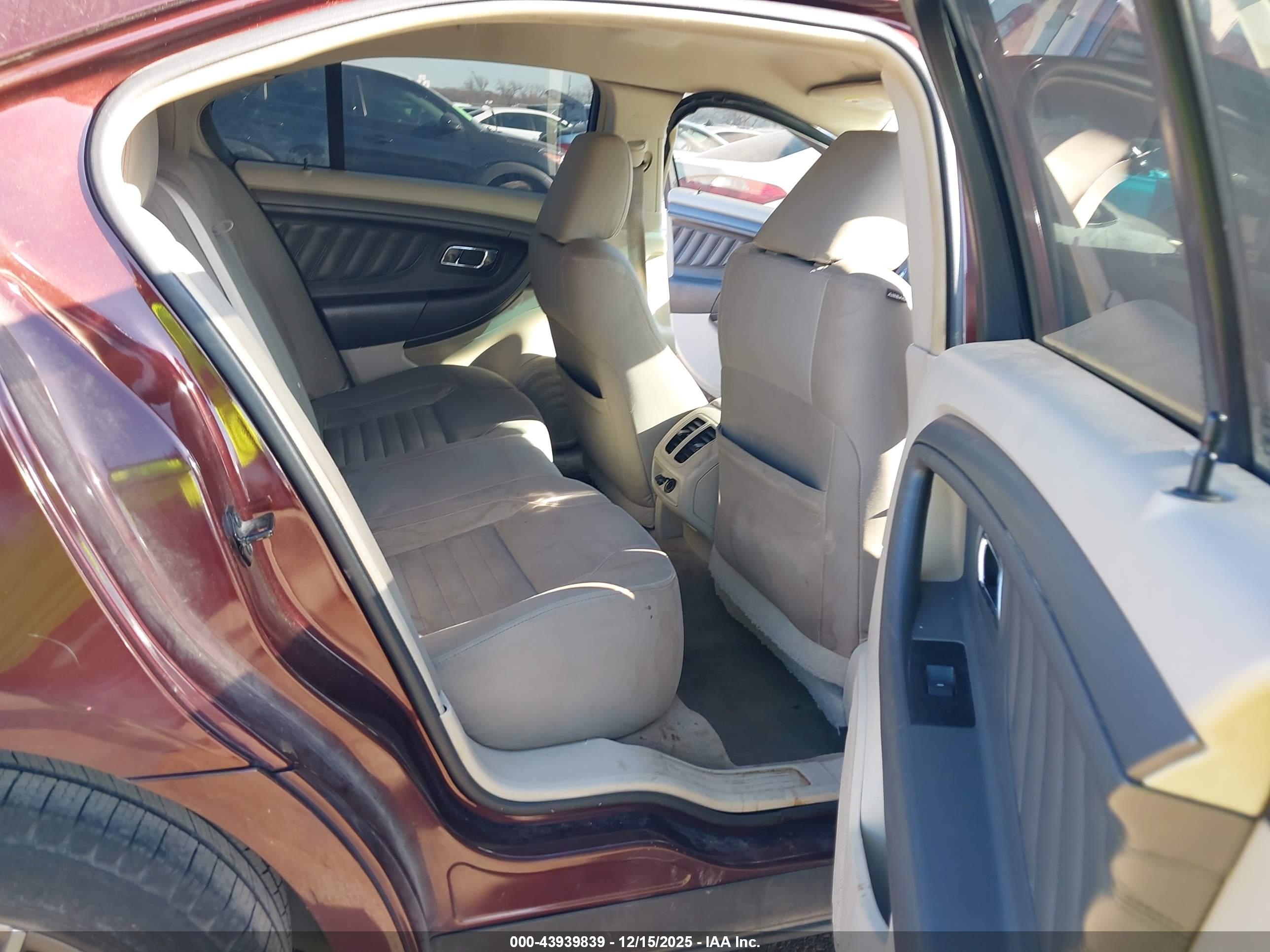 FORD TAURUS image 8