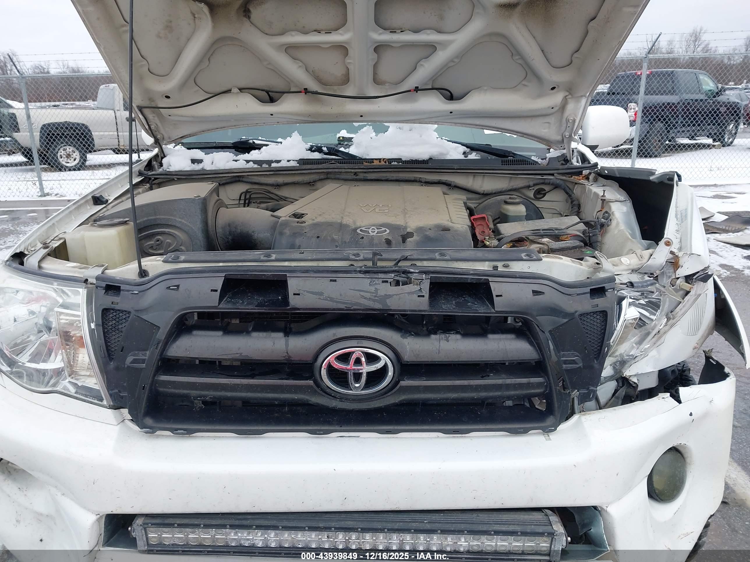 TOYOTA TACOMA image 10