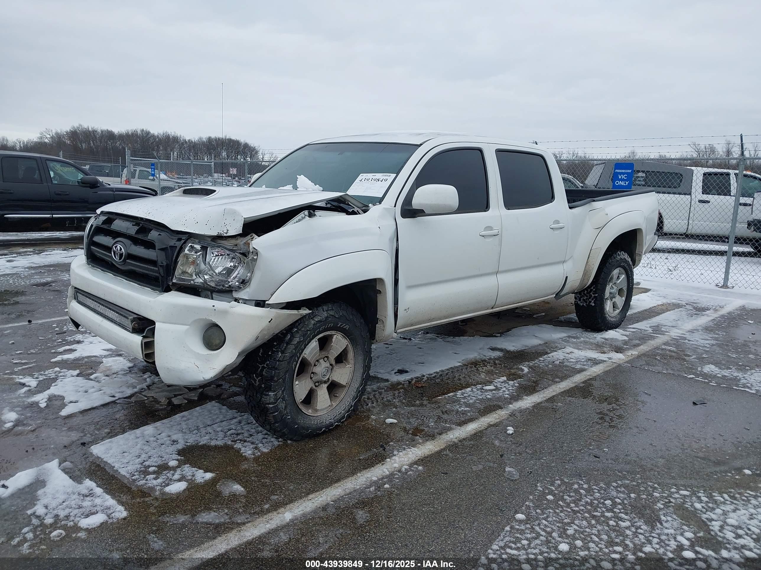 TOYOTA TACOMA image 2