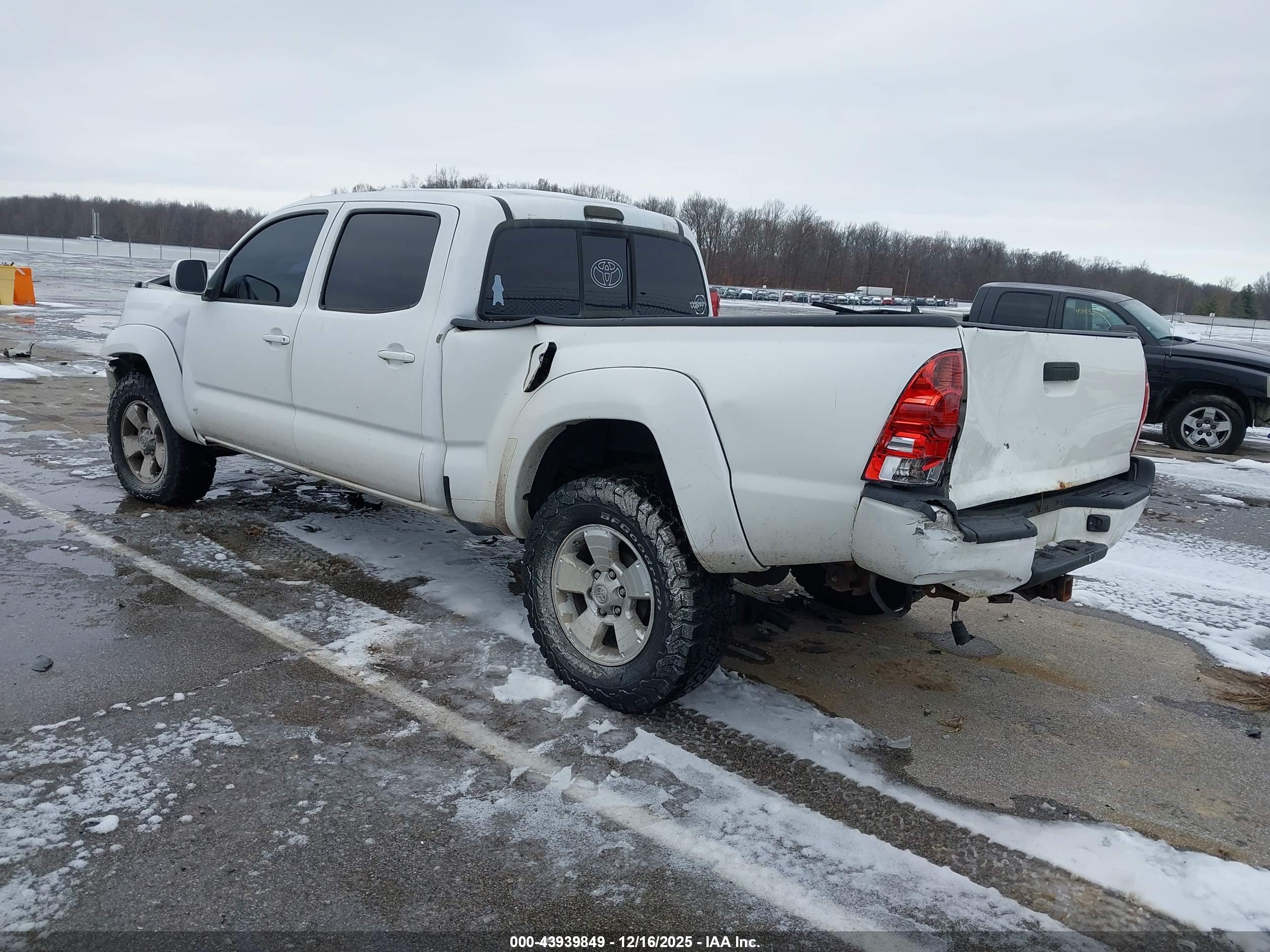 TOYOTA TACOMA image 3