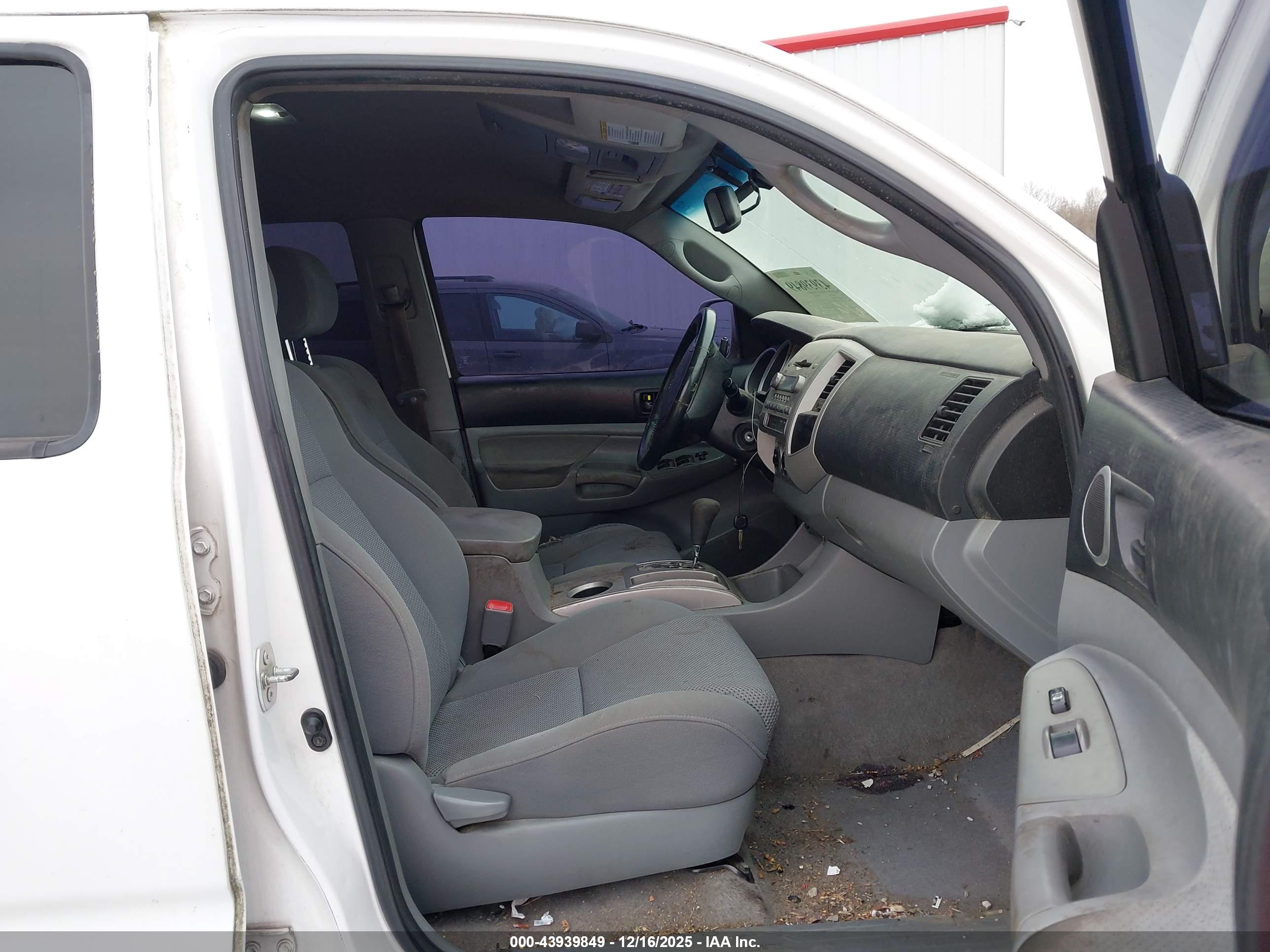 TOYOTA TACOMA image 5