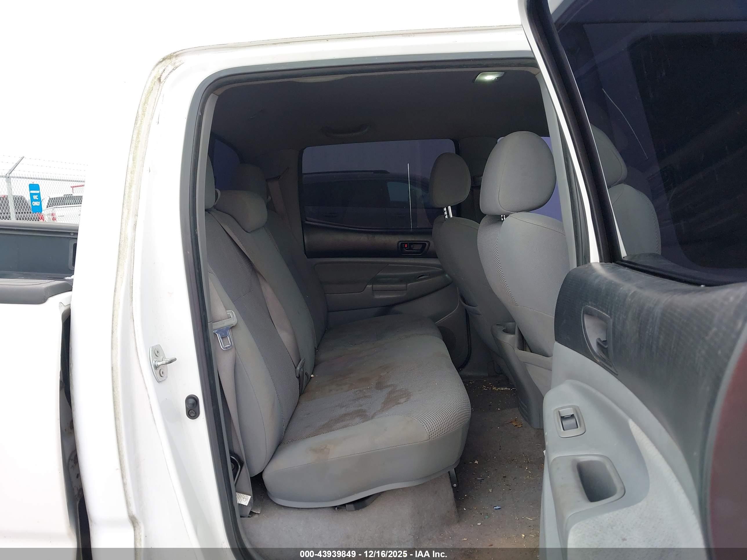 TOYOTA TACOMA image 8