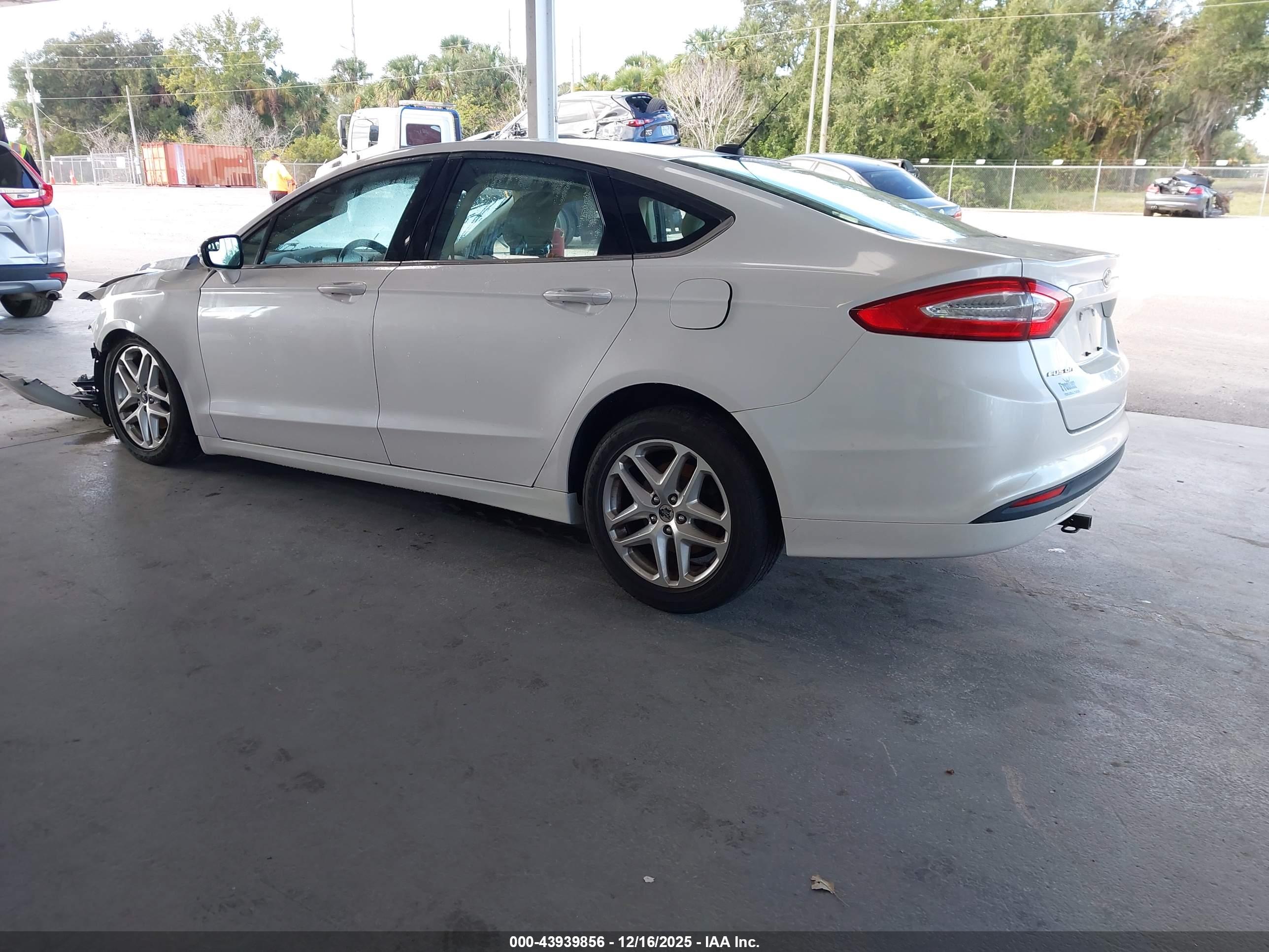 FORD FUSION image 3