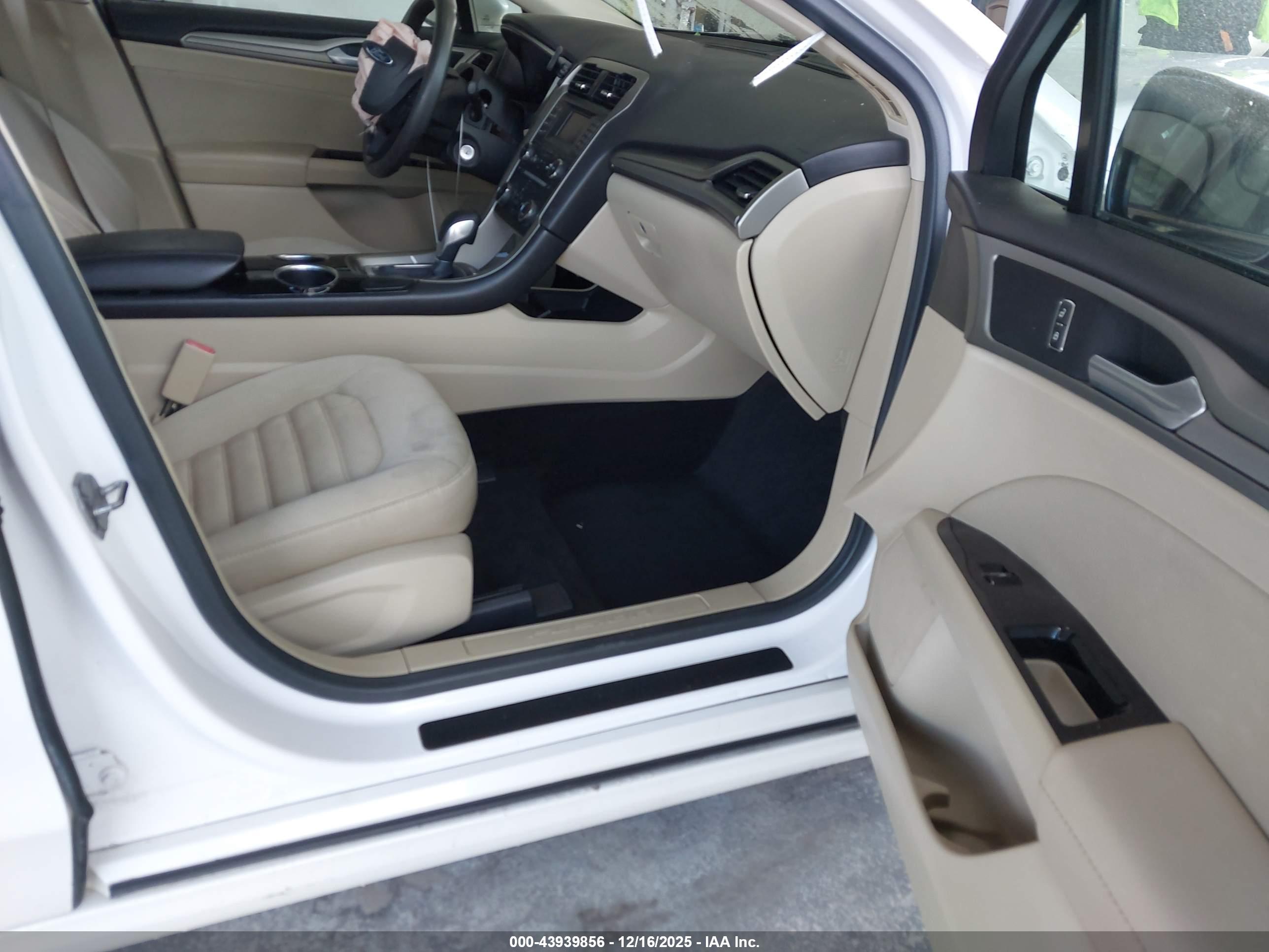 FORD FUSION image 5