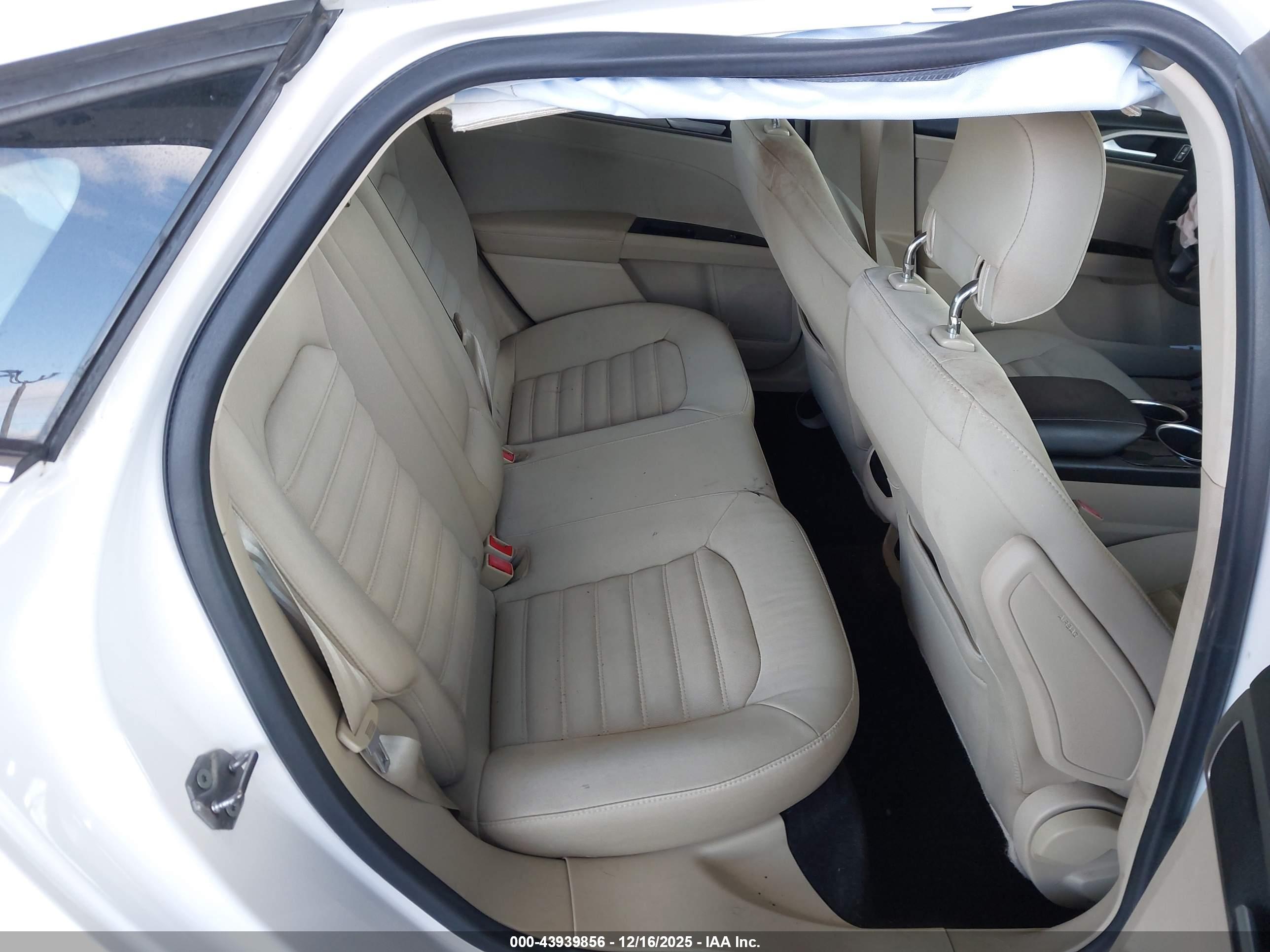 FORD FUSION image 8