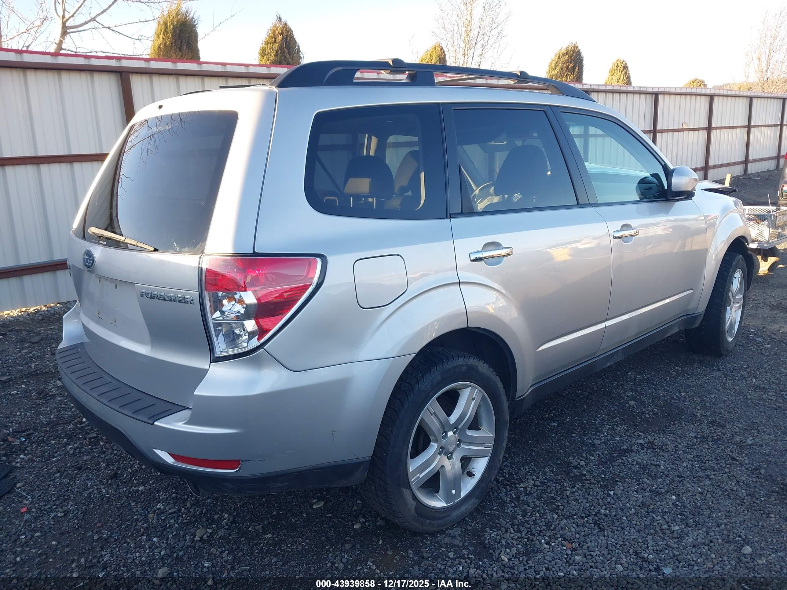 SUBARU FORESTER image 4