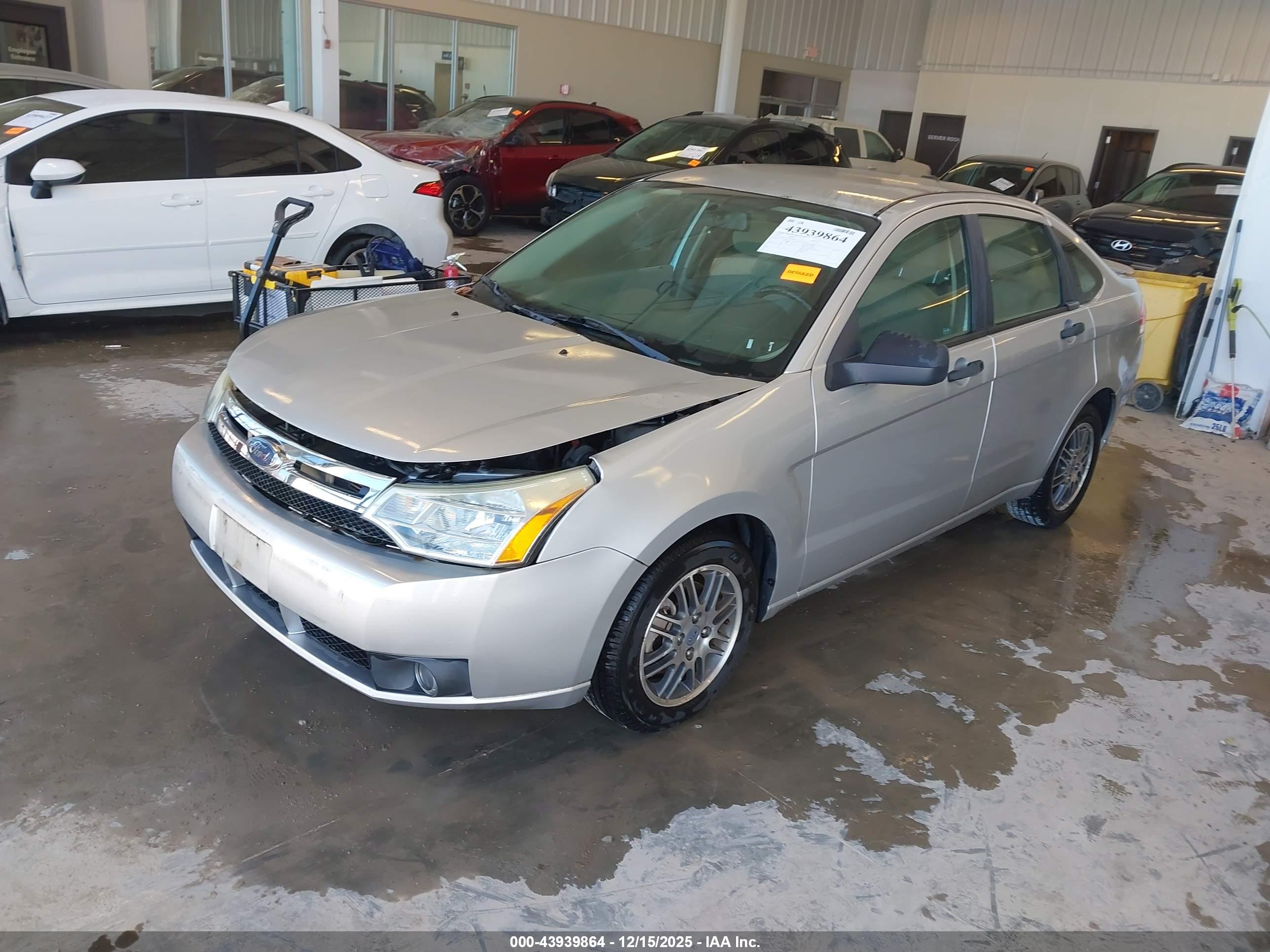 FORD FOCUS image 2