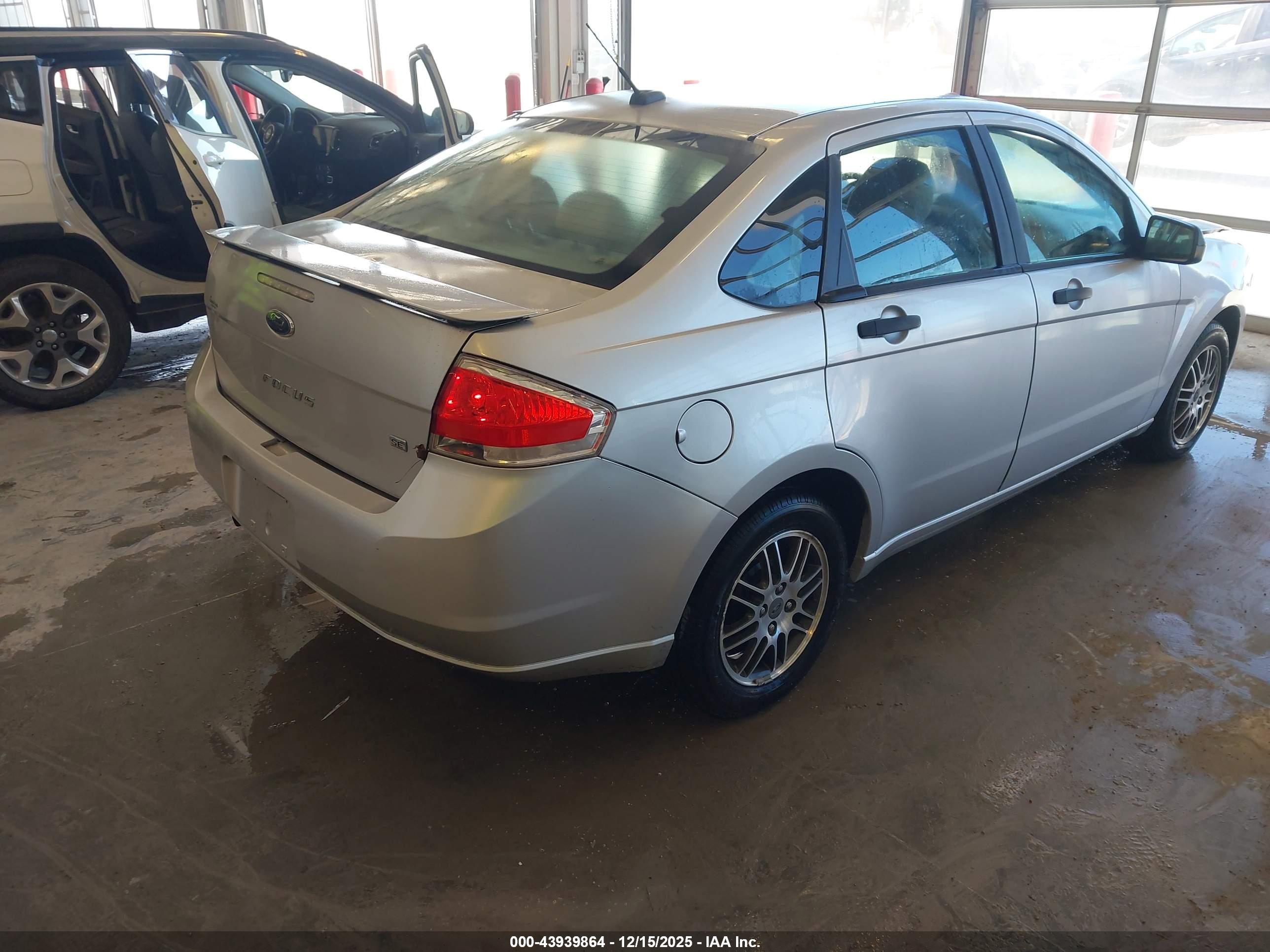 FORD FOCUS image 4