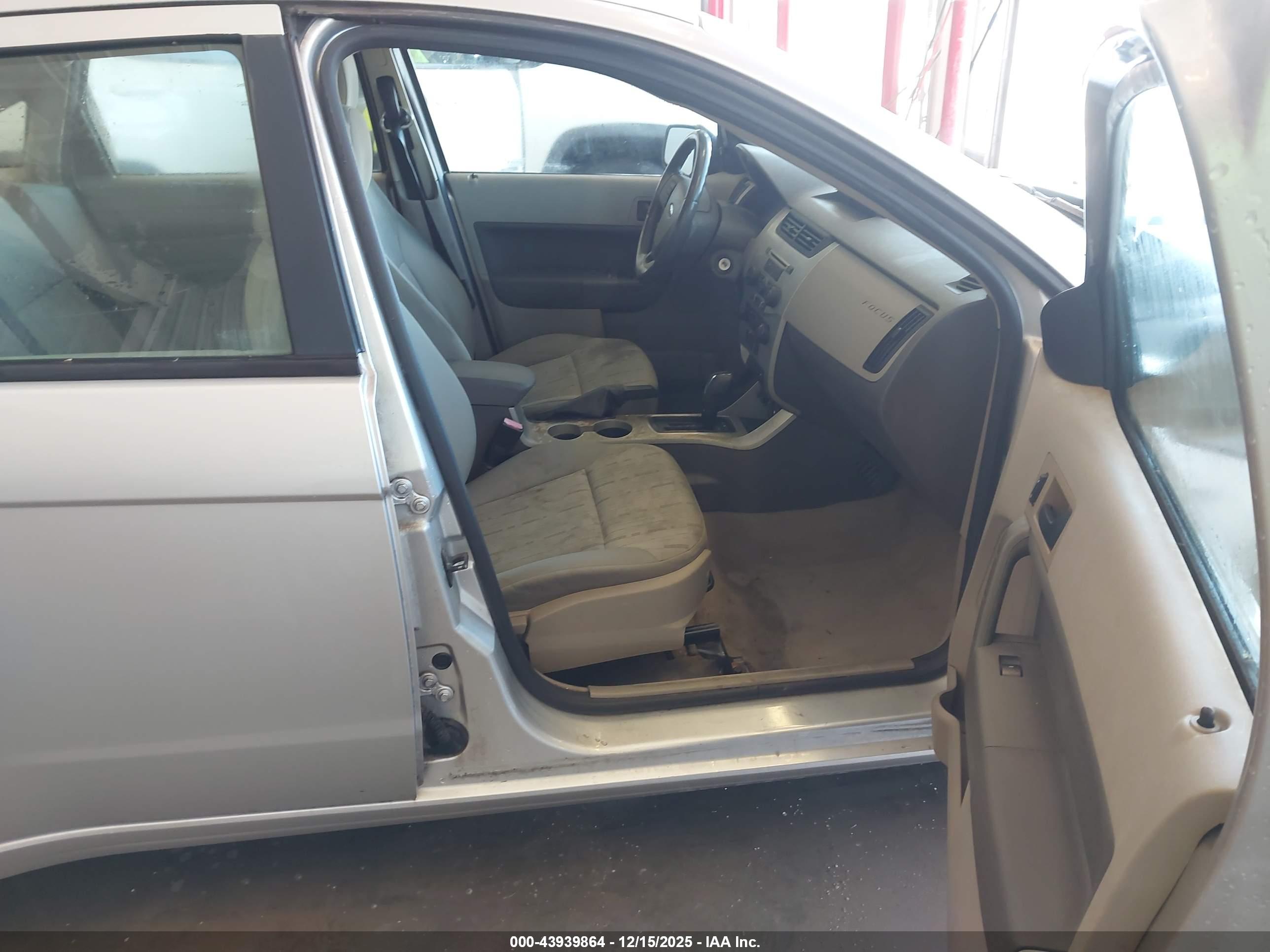 FORD FOCUS image 5