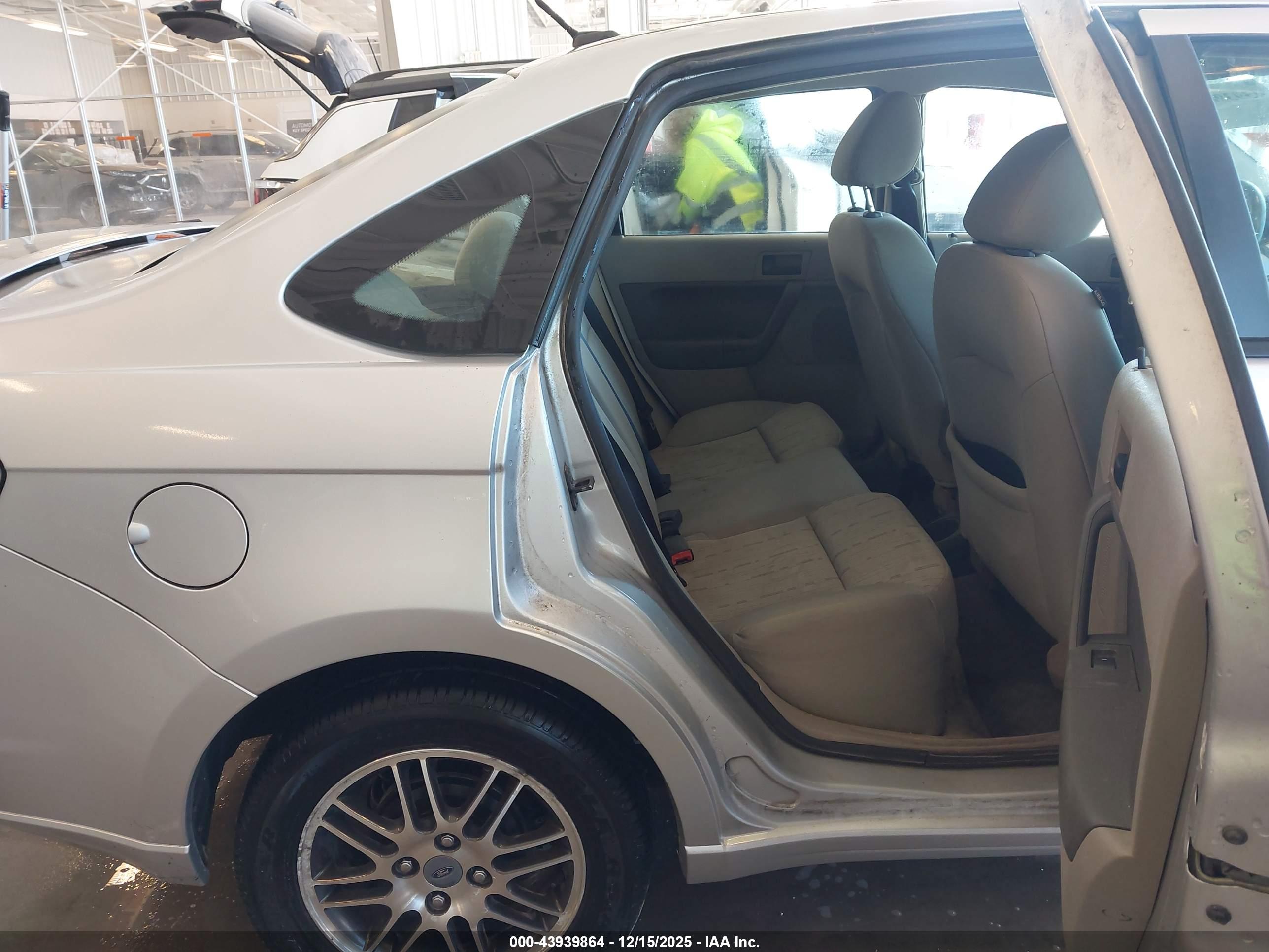 FORD FOCUS image 8