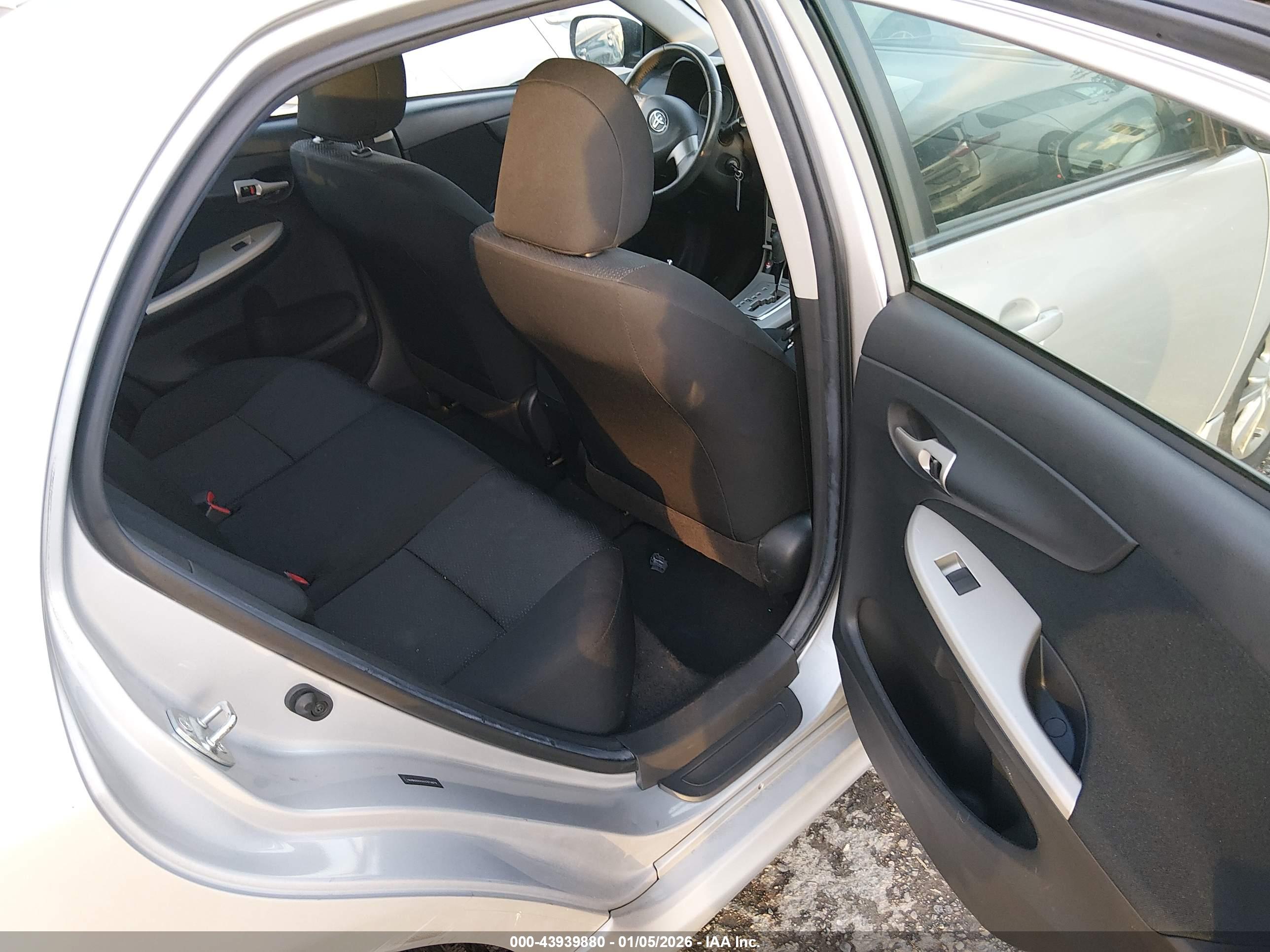 TOYOTA COROLLA image 8