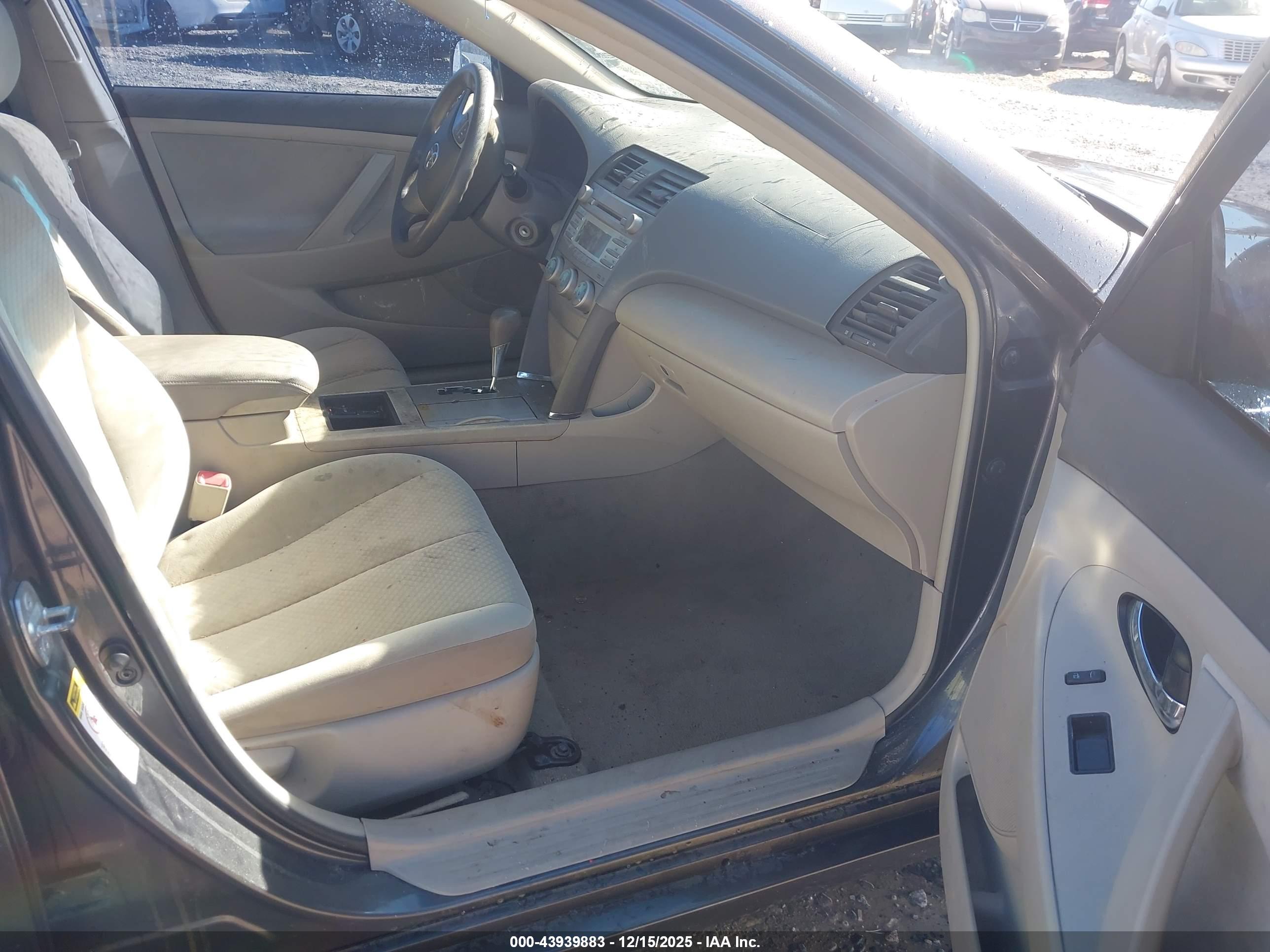 TOYOTA CAMRY image 5