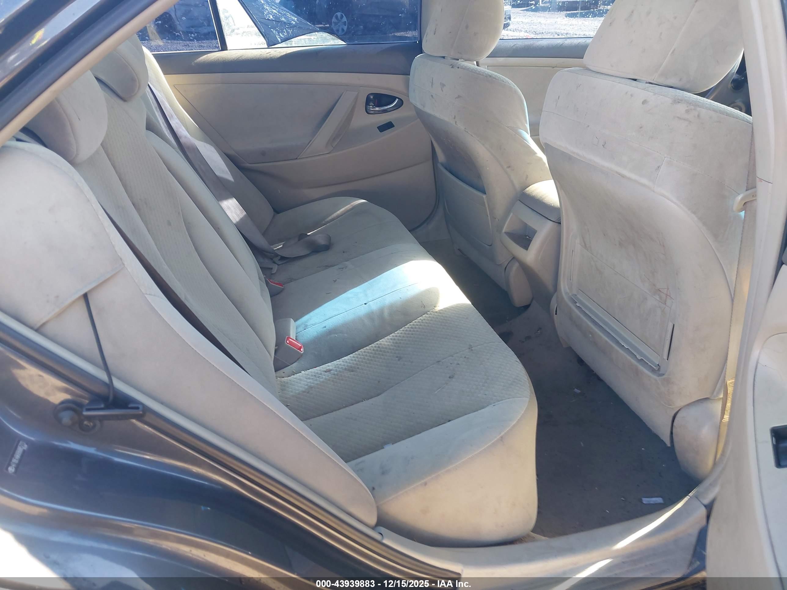 TOYOTA CAMRY image 8