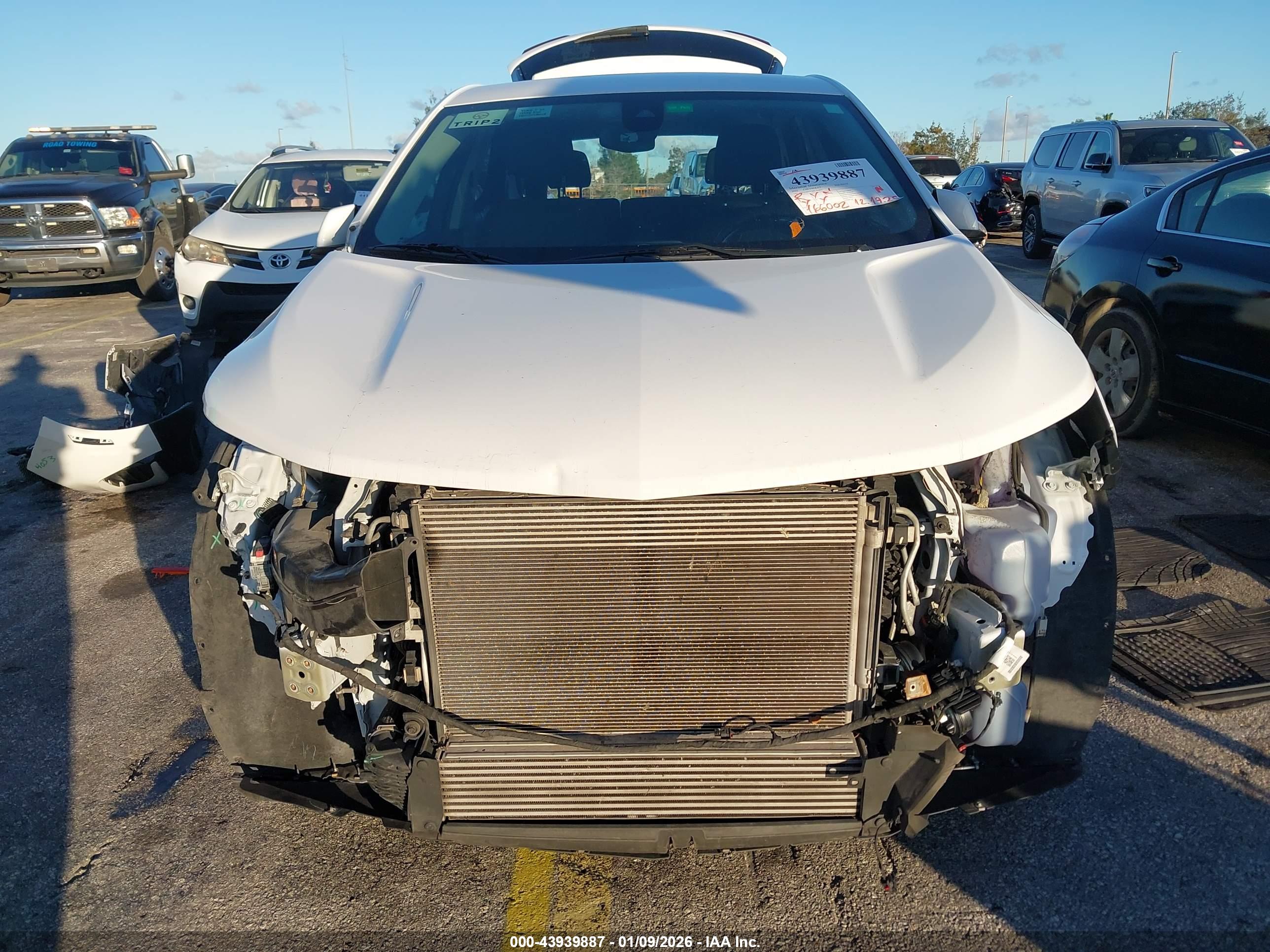 CHEVROLET EQUINOX image 6