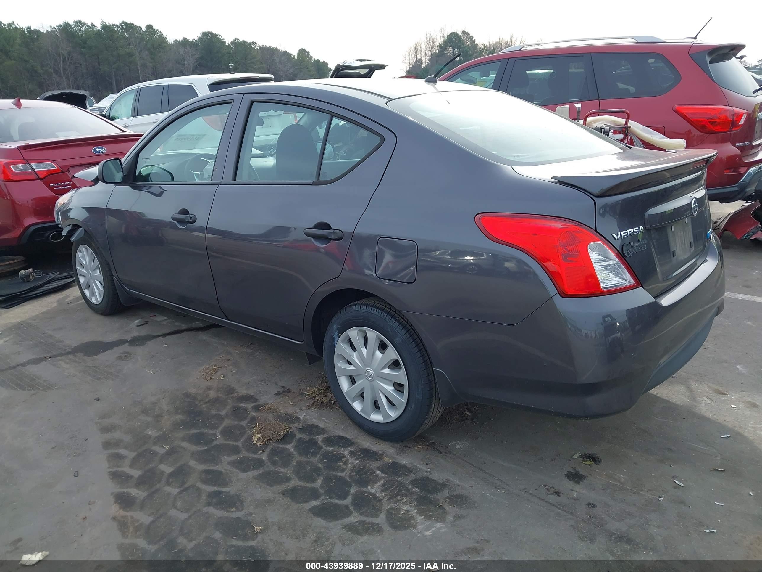 NISSAN VERSA image 3