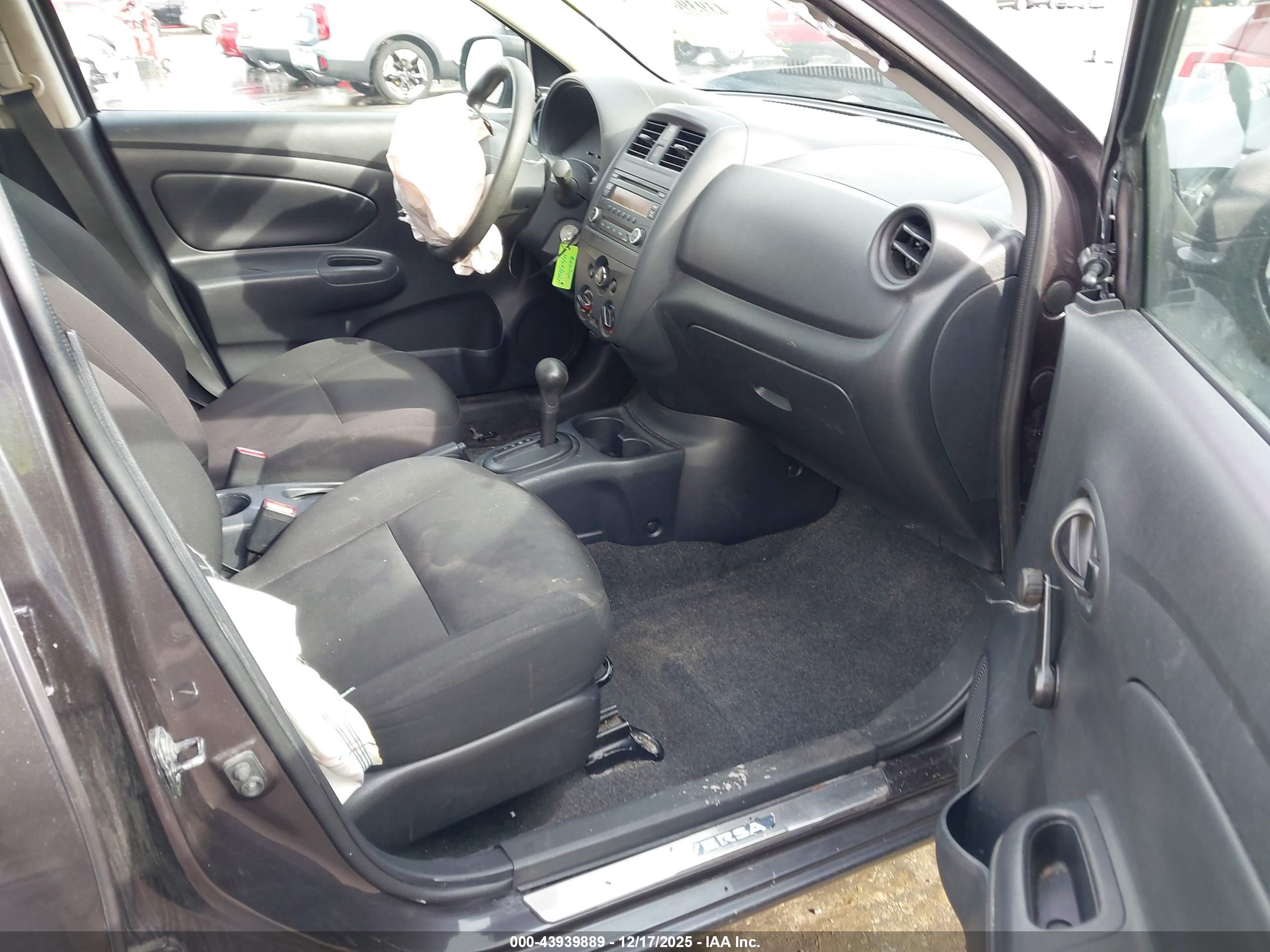 NISSAN VERSA image 5