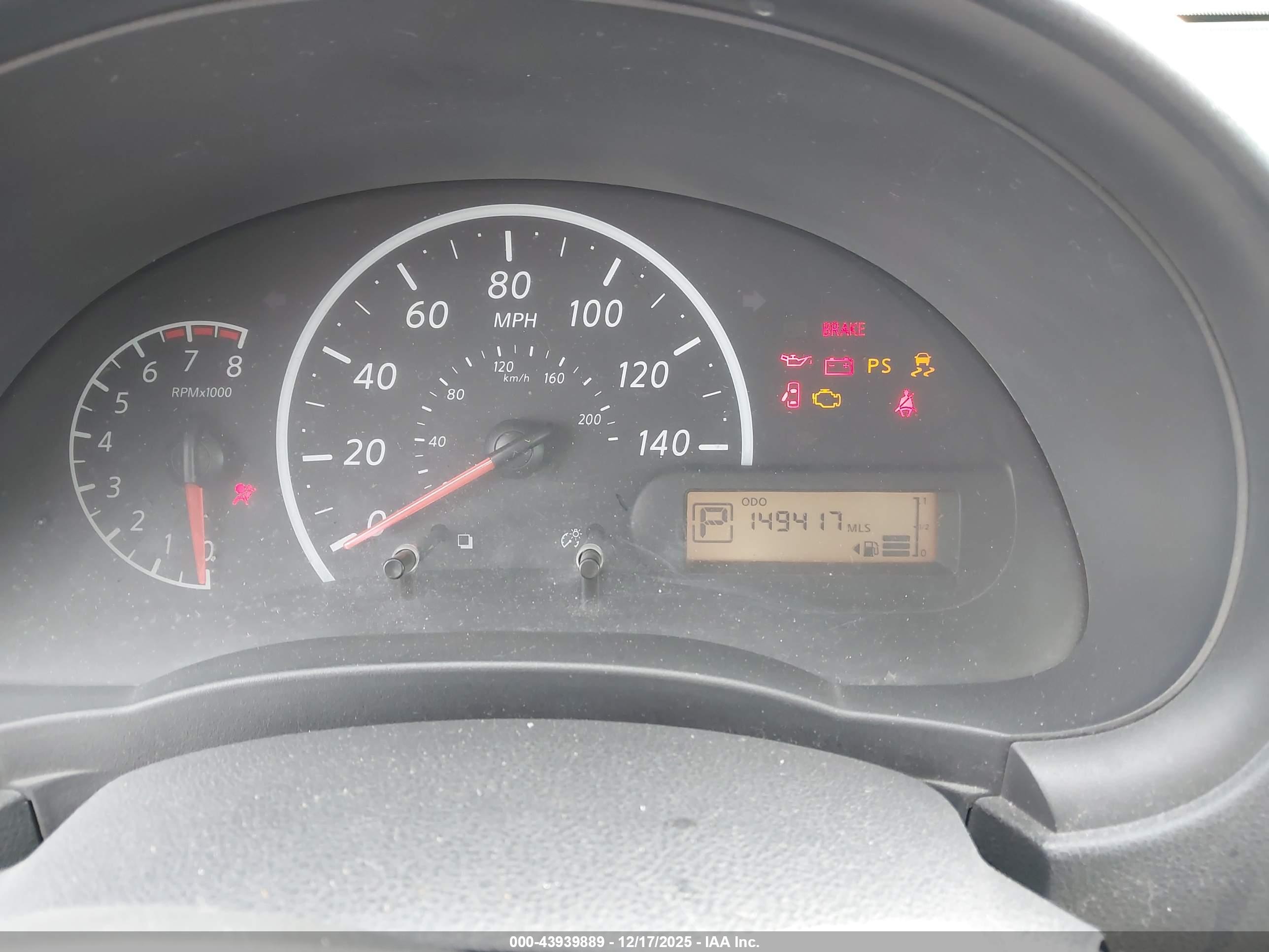 NISSAN VERSA image 7