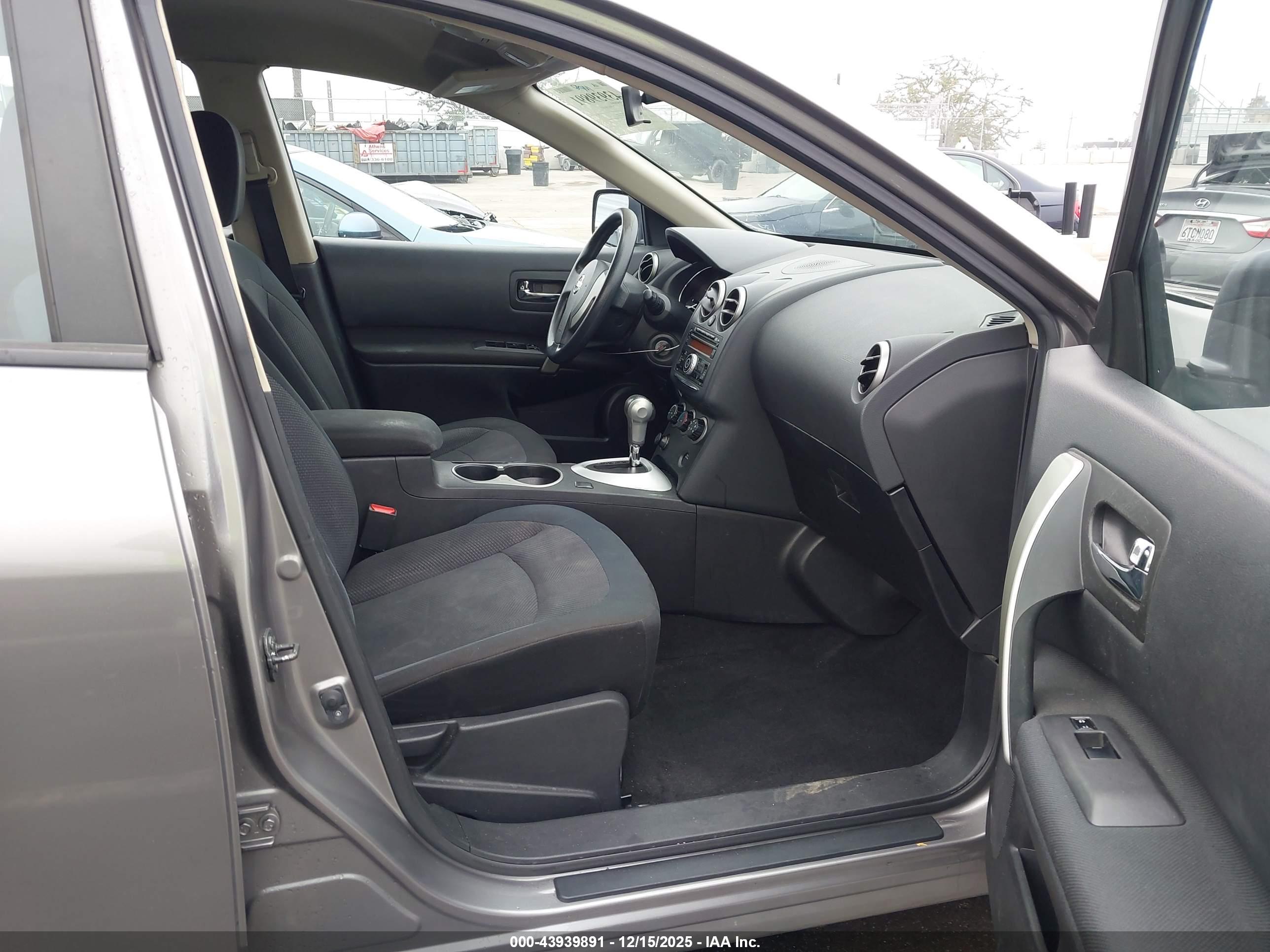 NISSAN ROGUE image 5