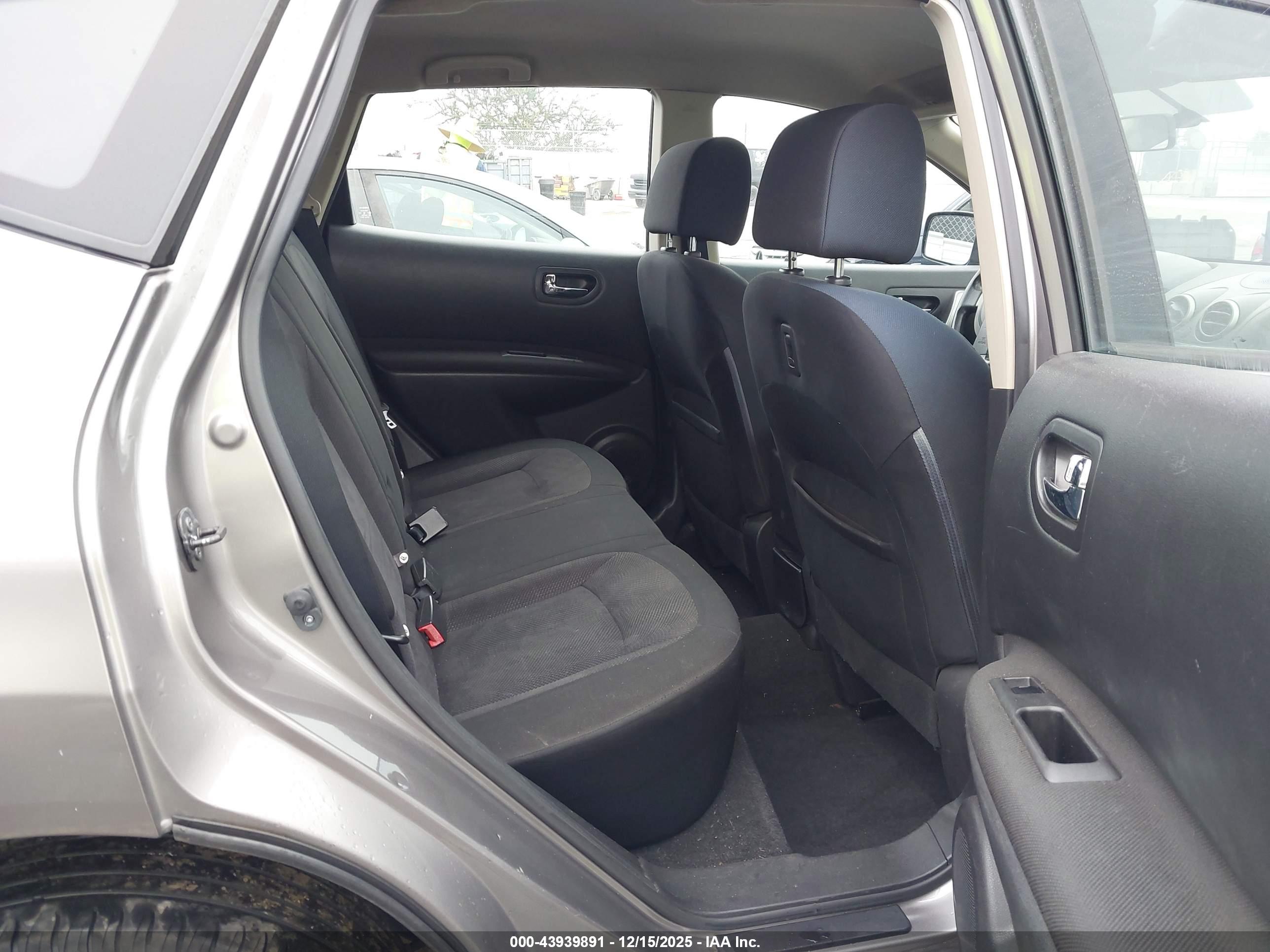 NISSAN ROGUE image 8