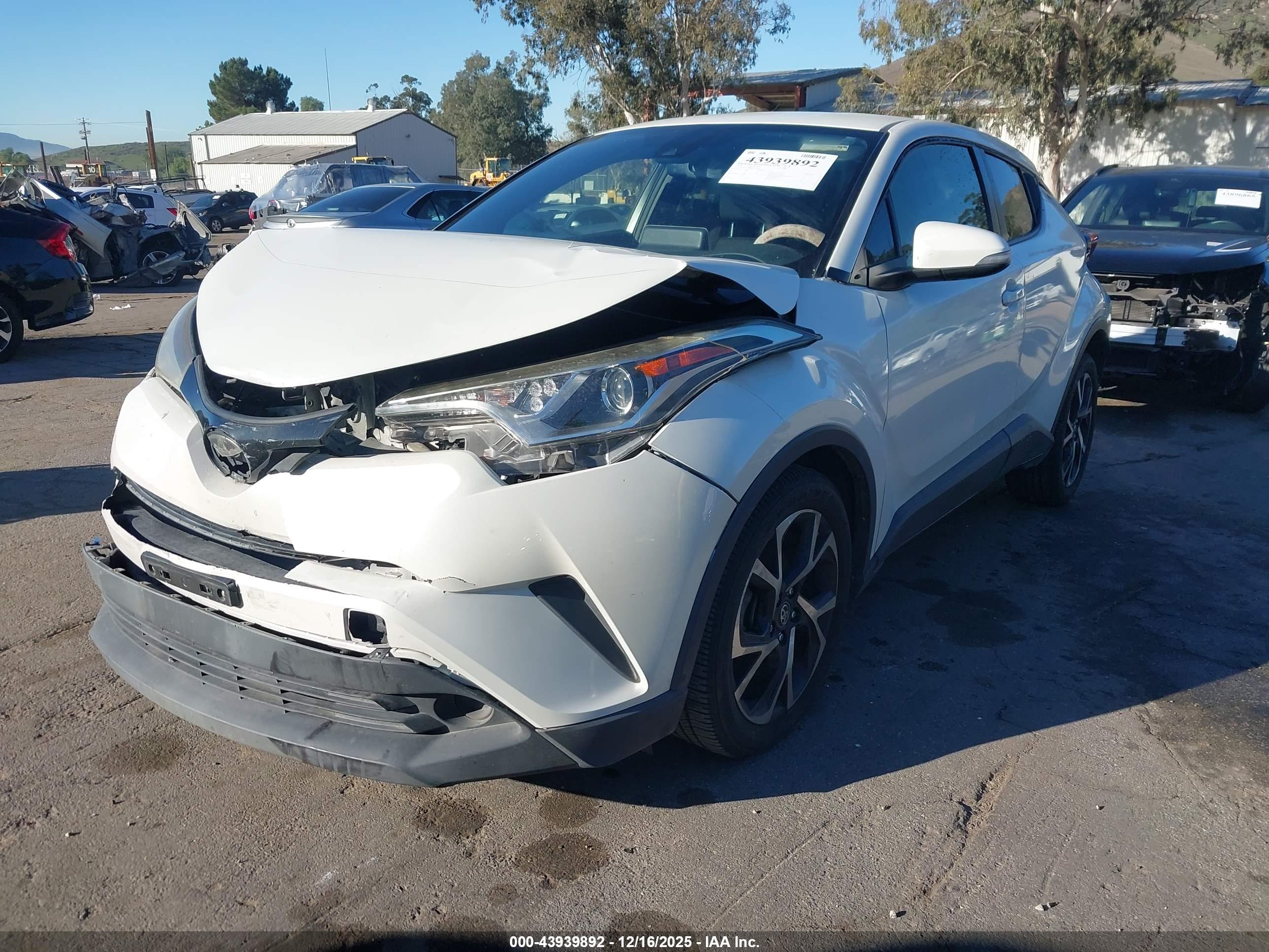 TOYOTA C-HR image 2