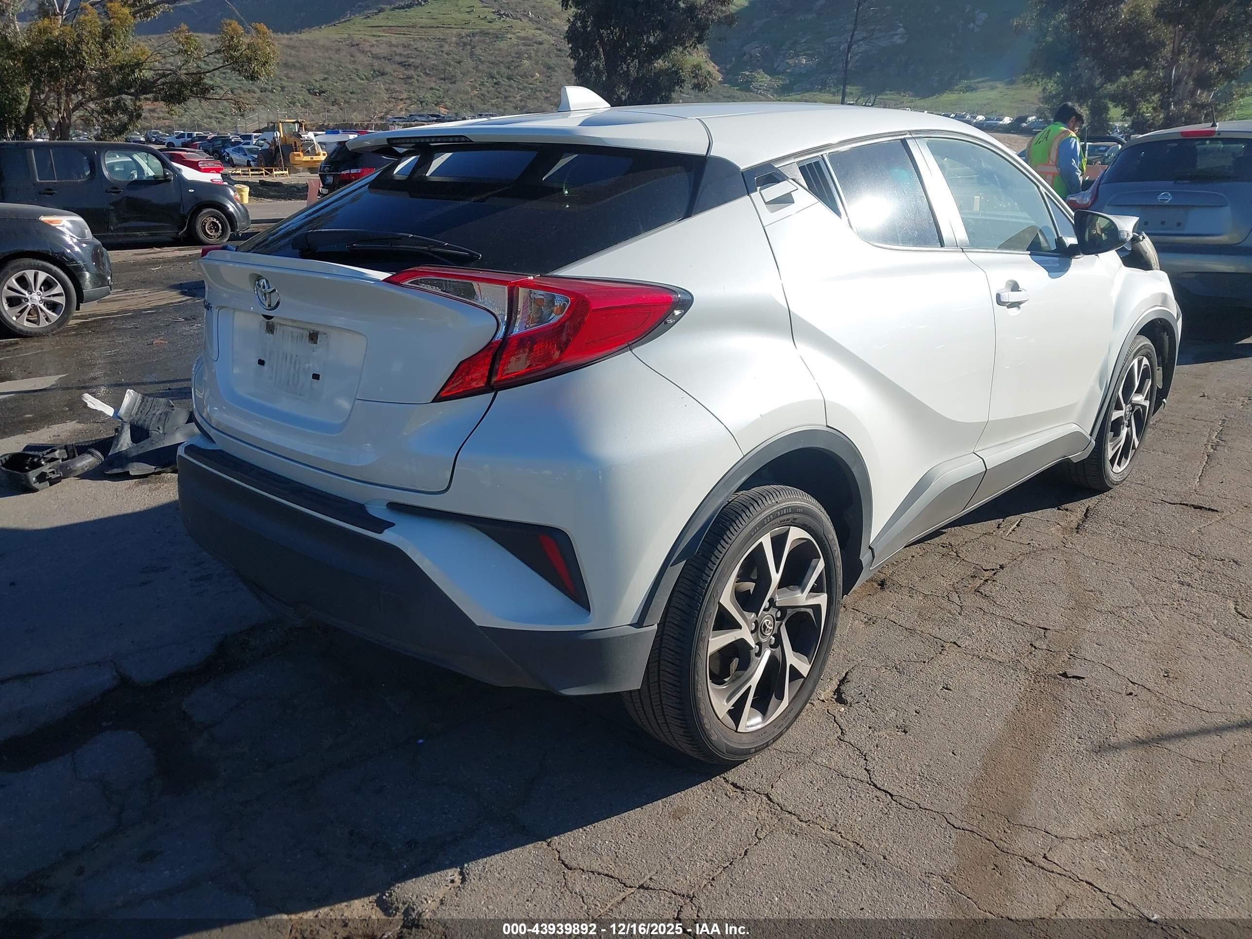 TOYOTA C-HR image 4