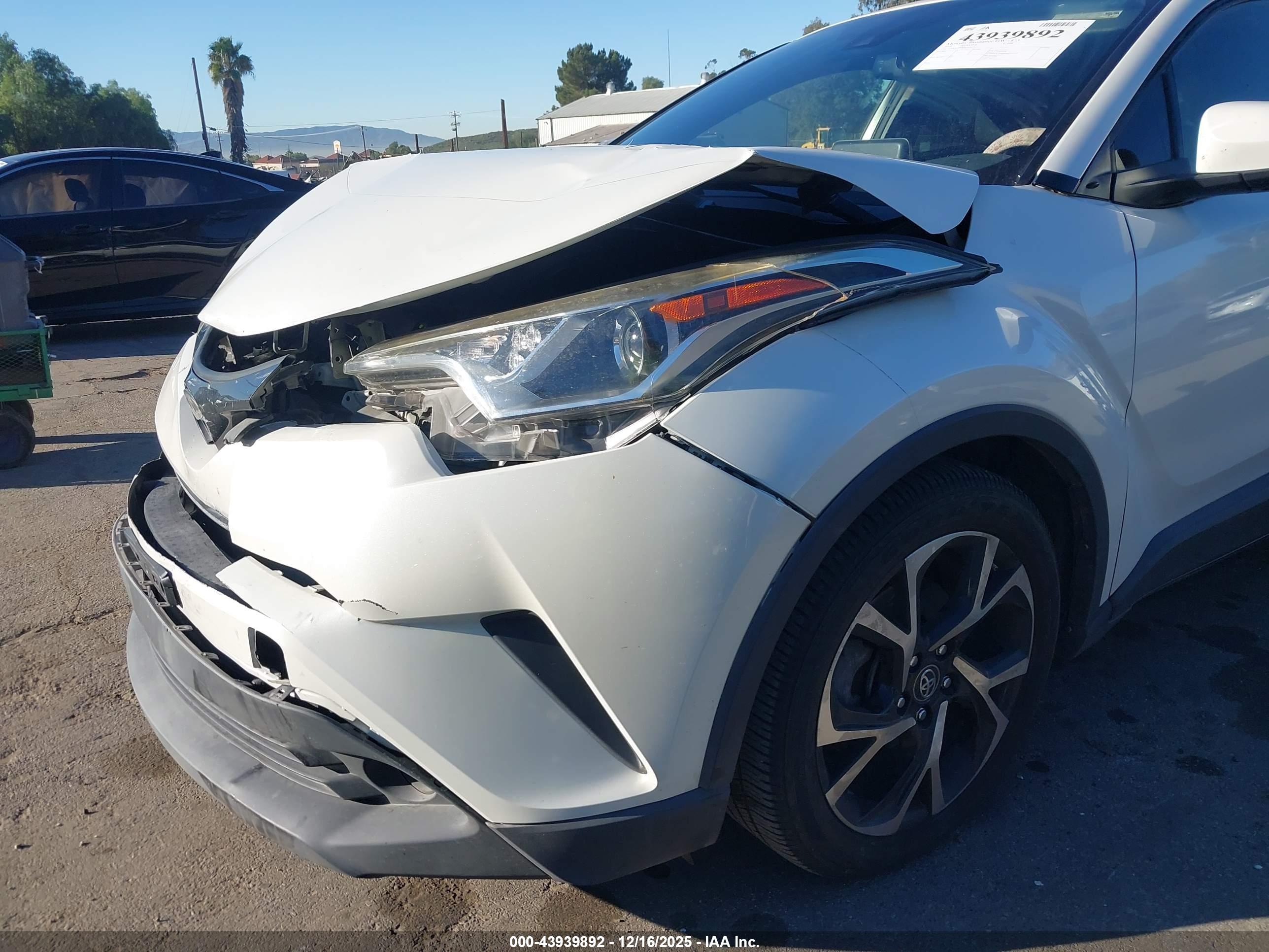 TOYOTA C-HR image 6