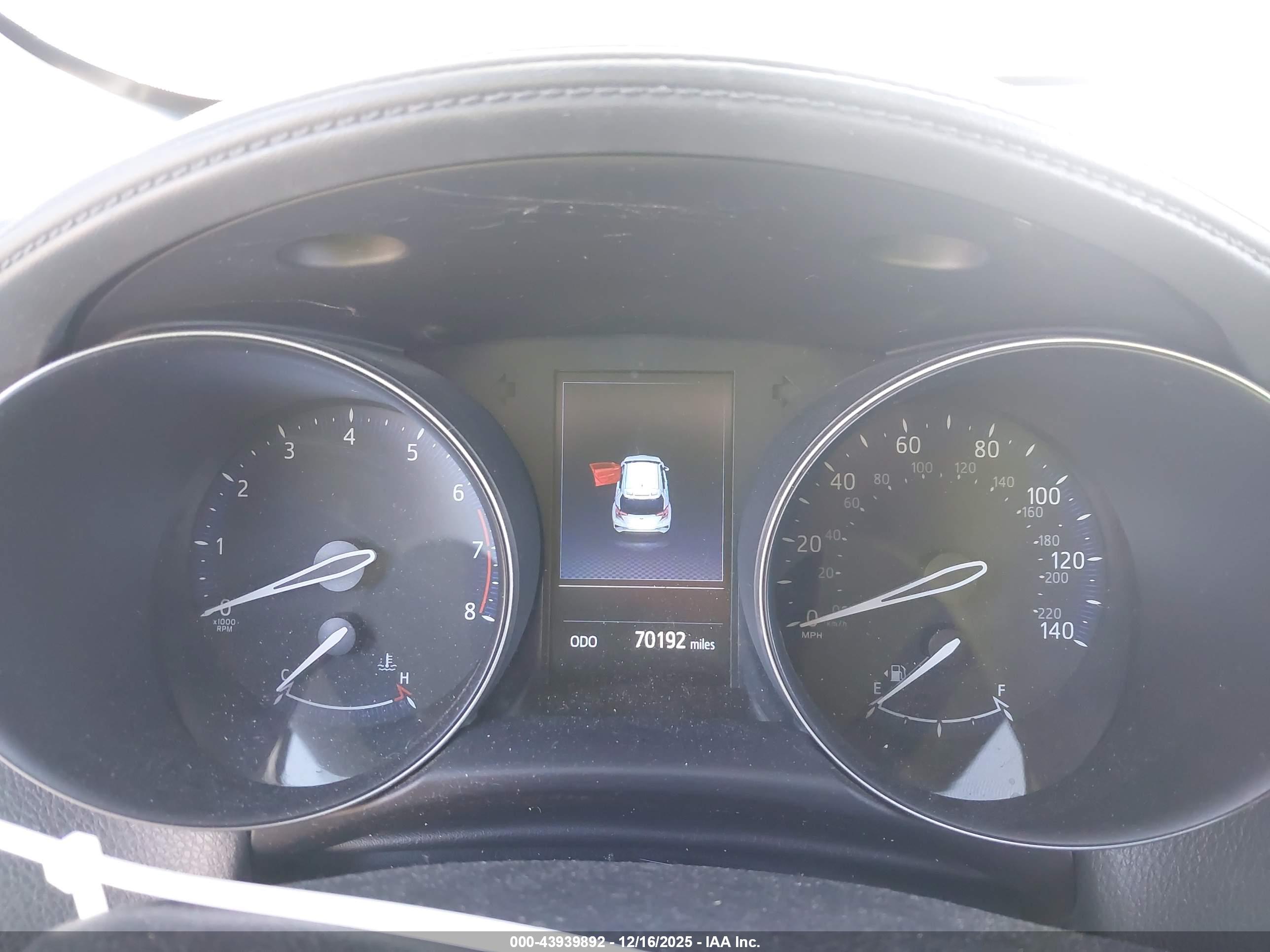 TOYOTA C-HR image 7