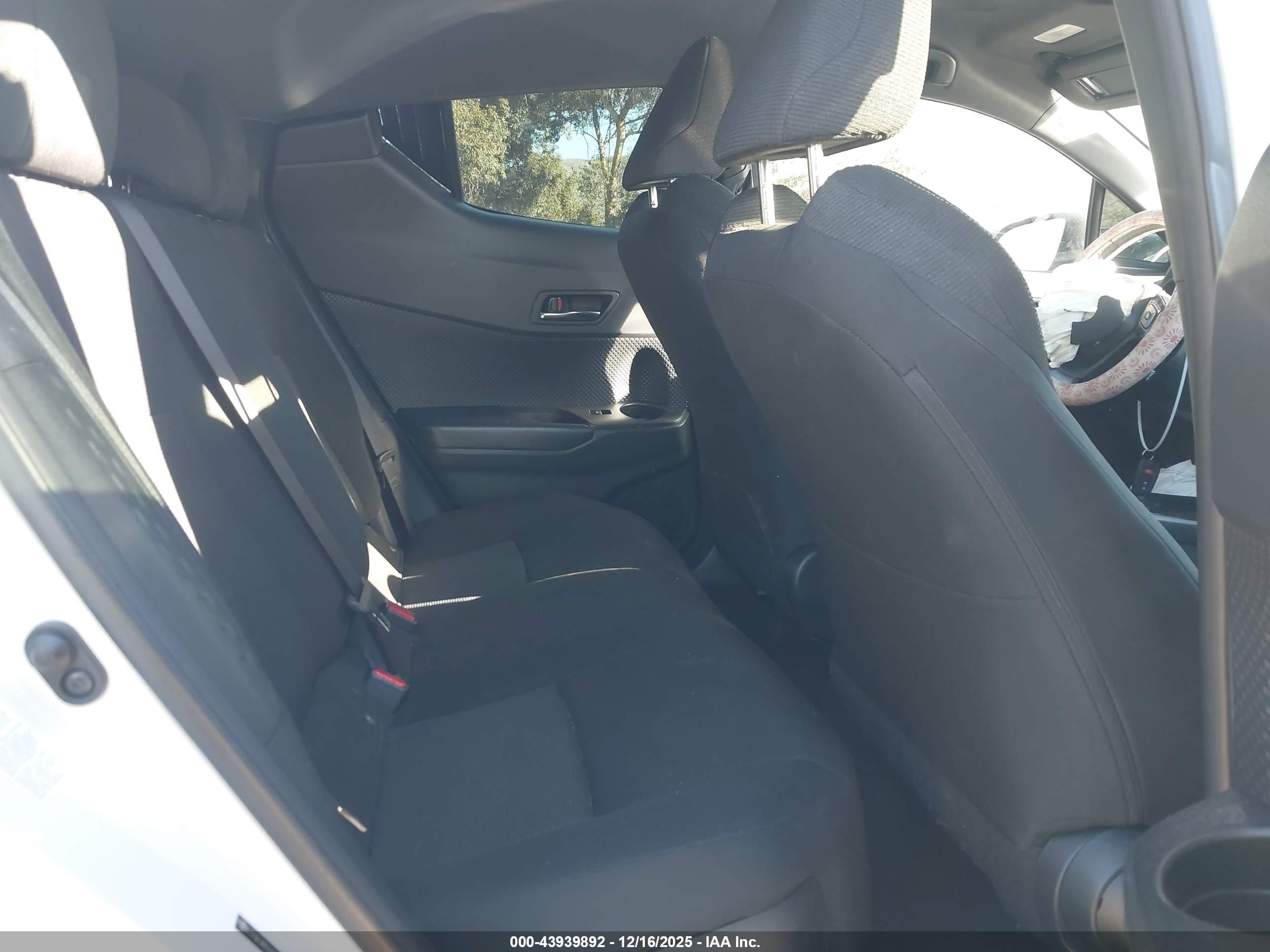 TOYOTA C-HR image 8