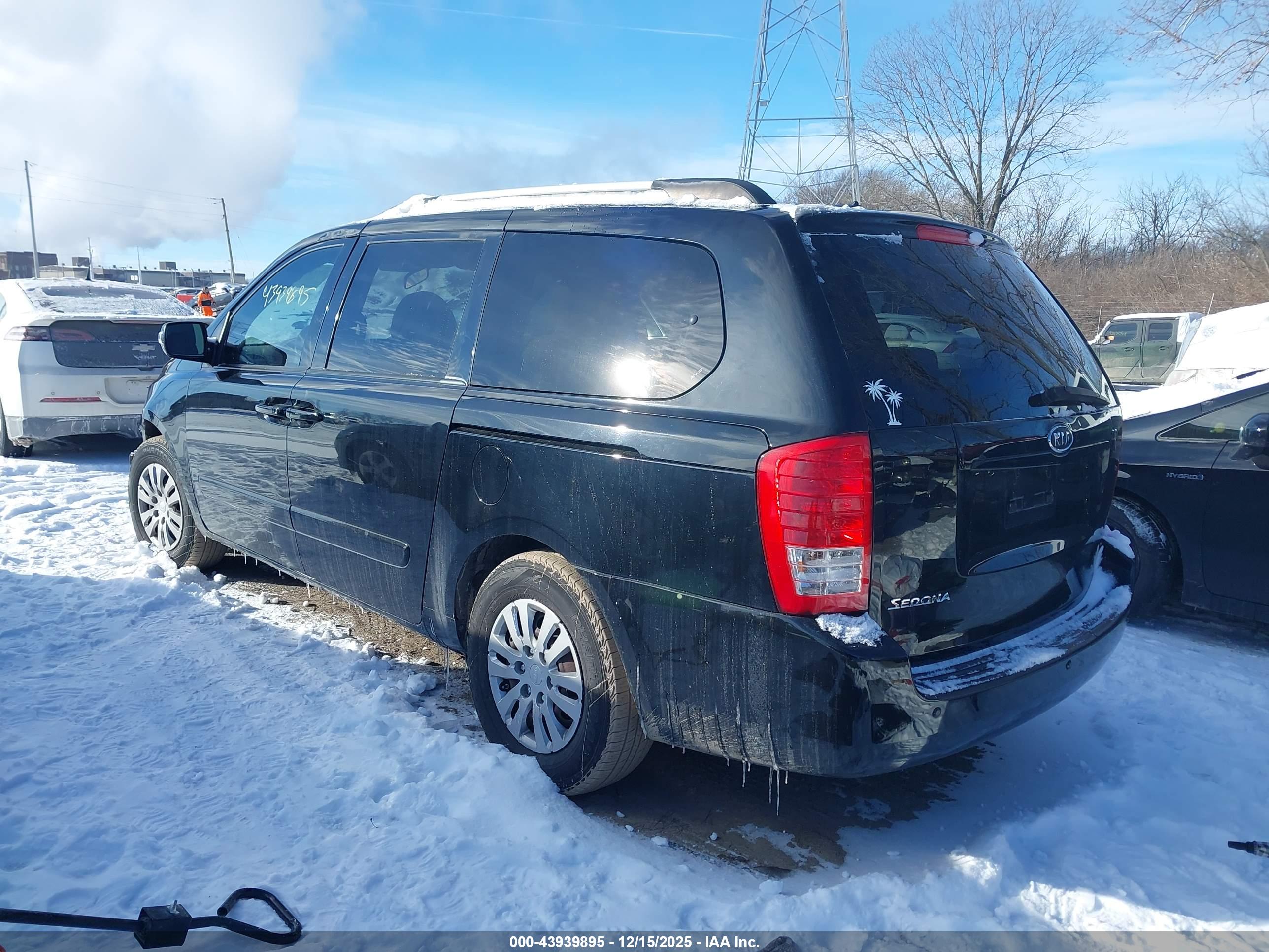 KIA SEDONA image 3