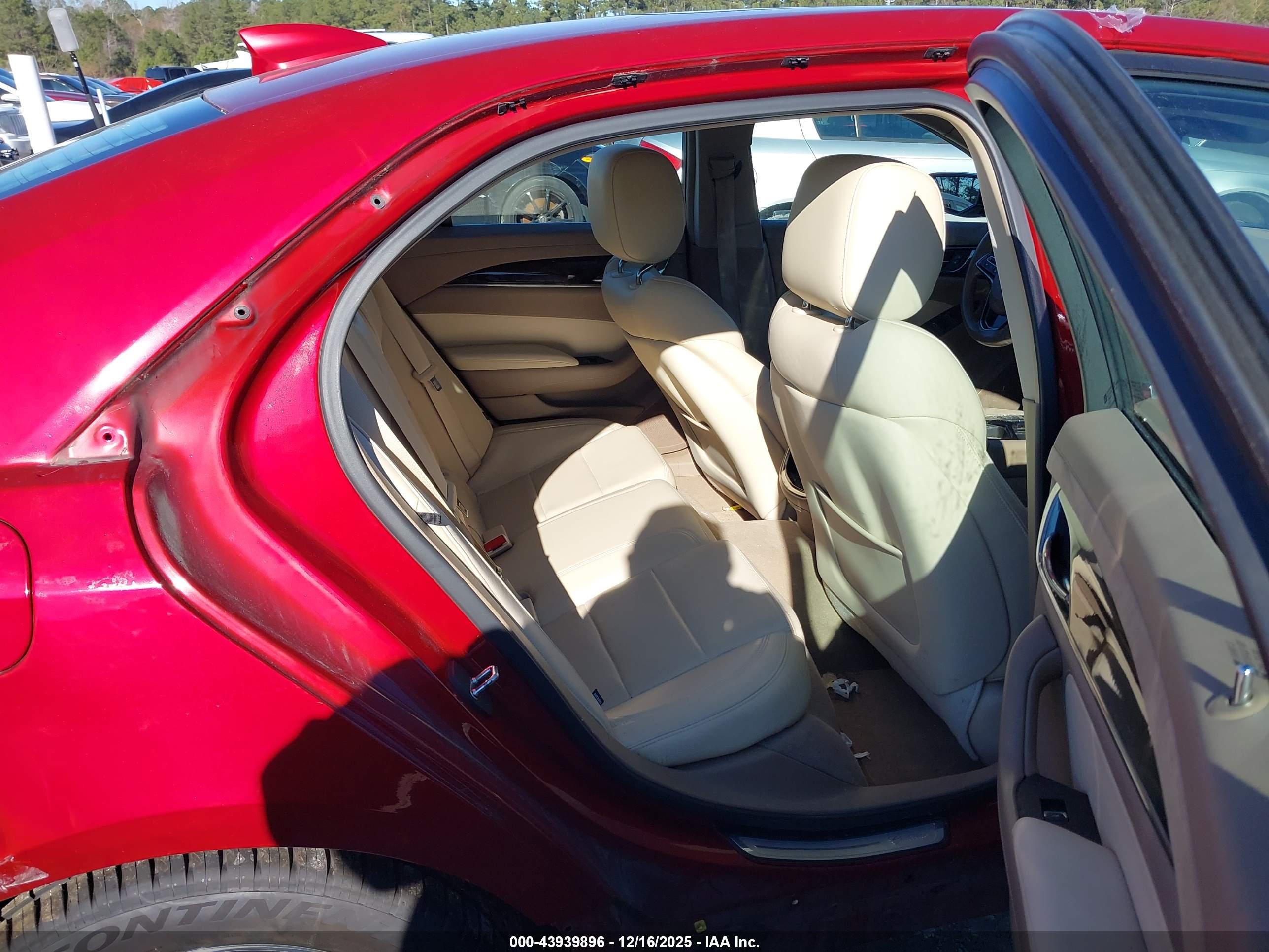 CADILLAC CTS image 8