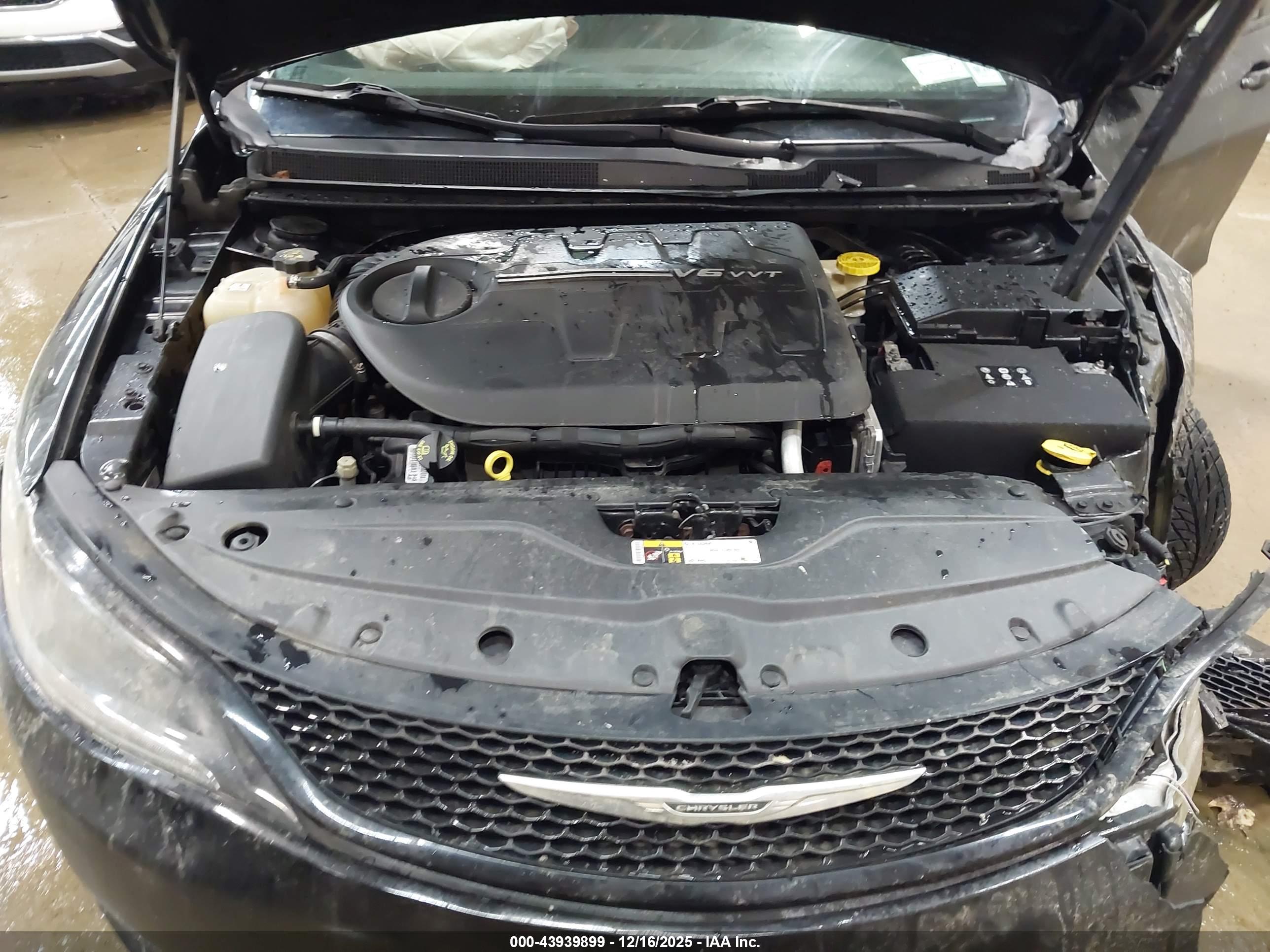 CHRYSLER 200 image 10
