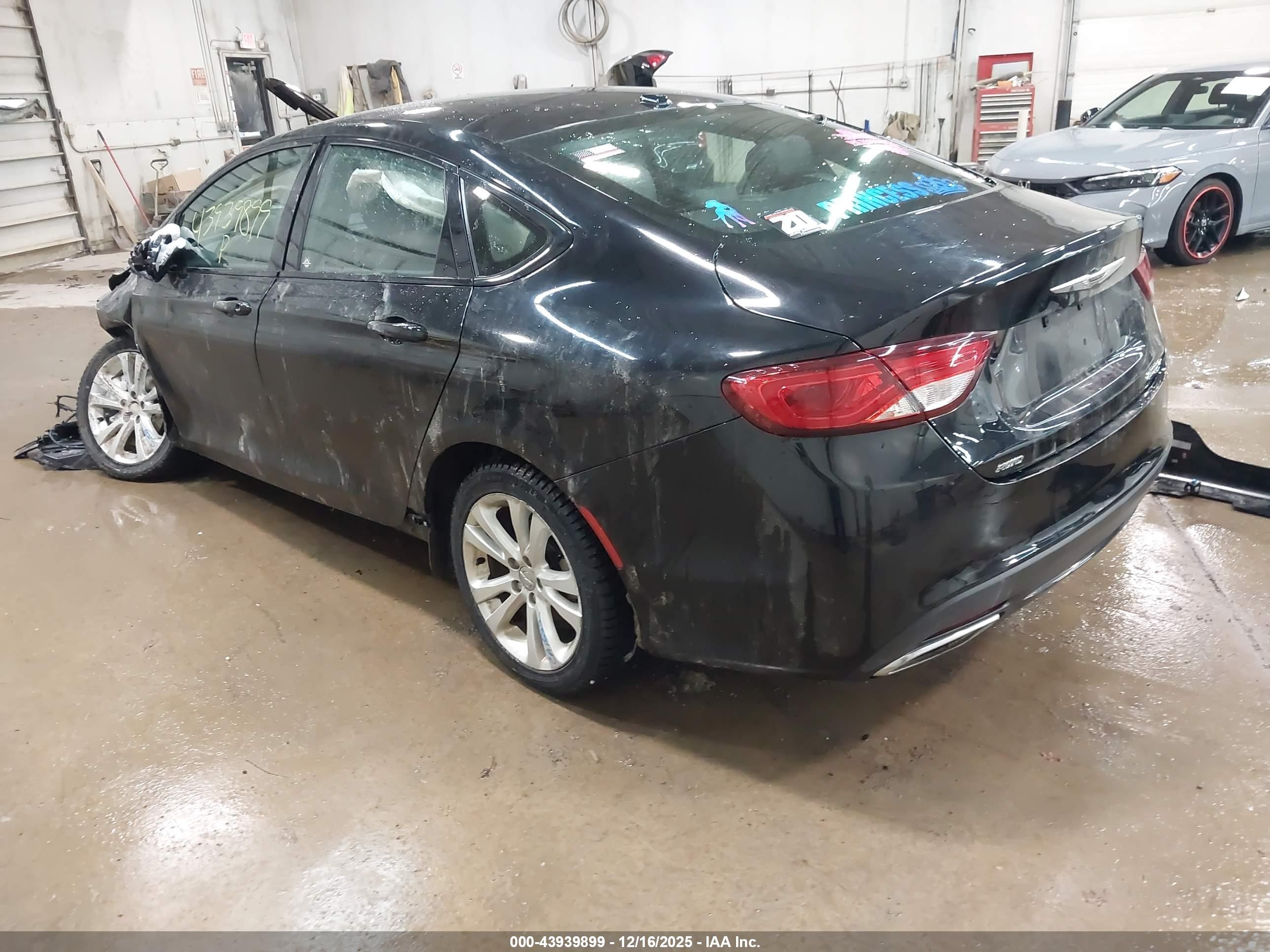 CHRYSLER 200 image 3