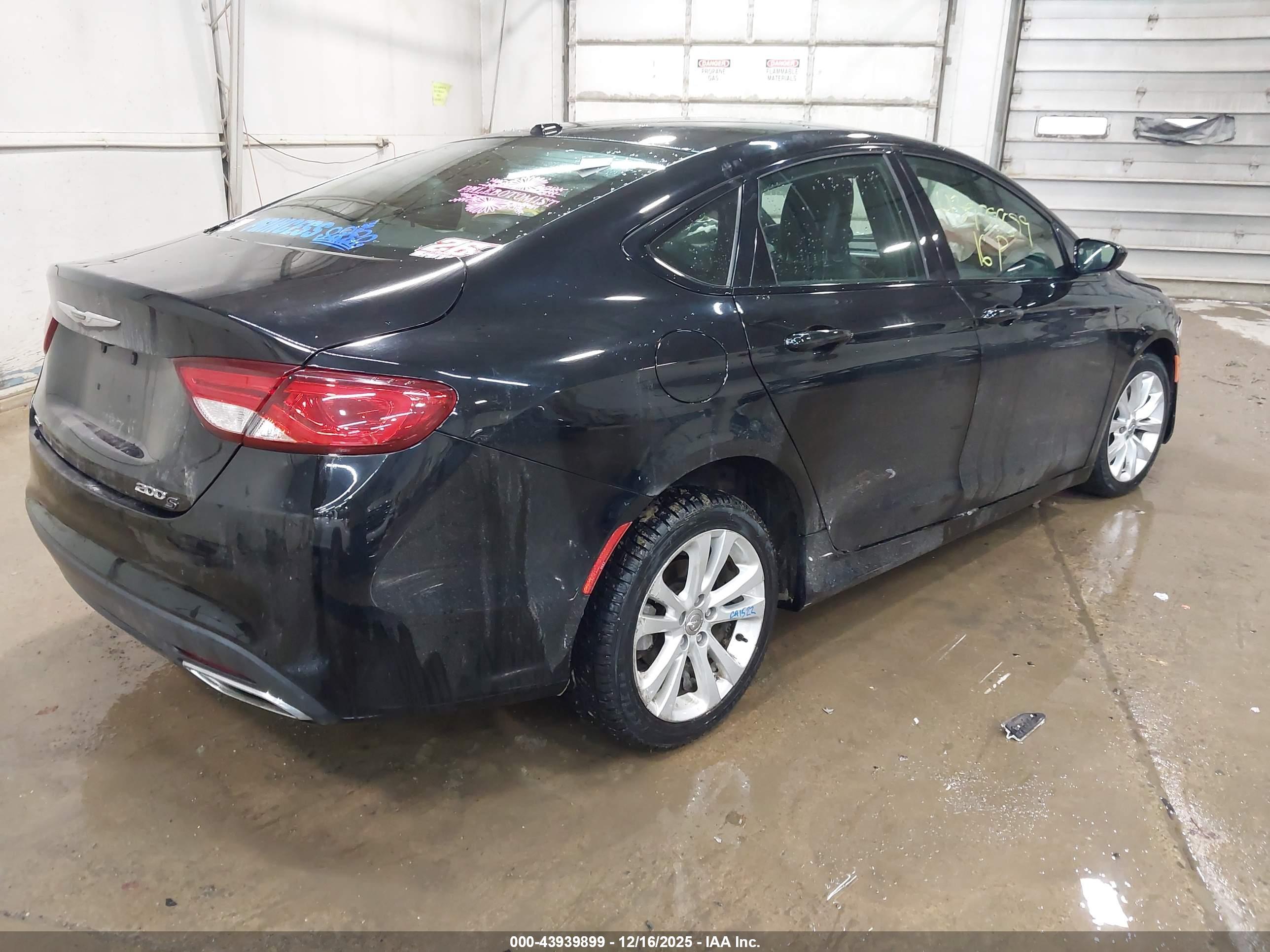 CHRYSLER 200 image 4