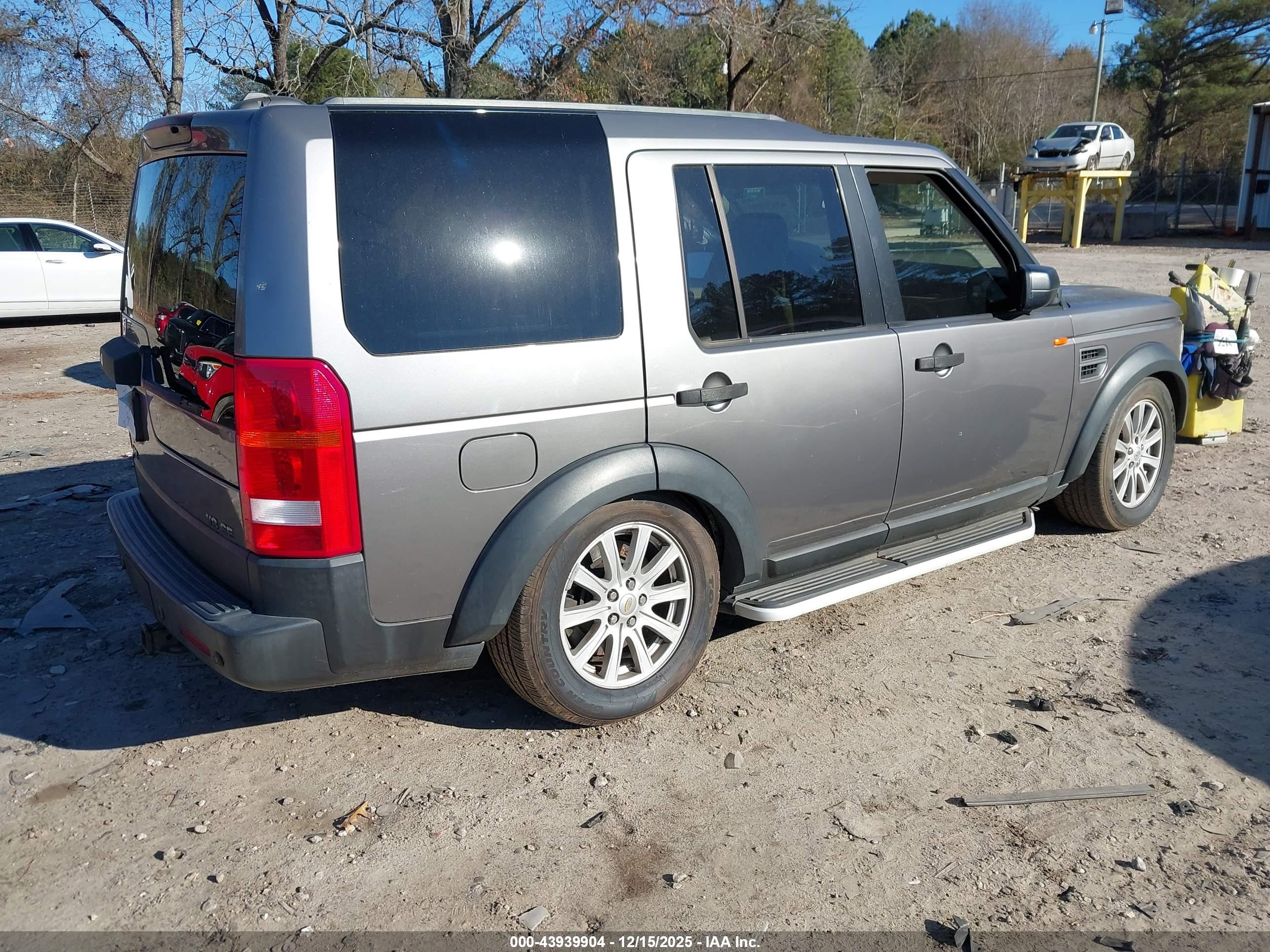 LAND ROVER image 4