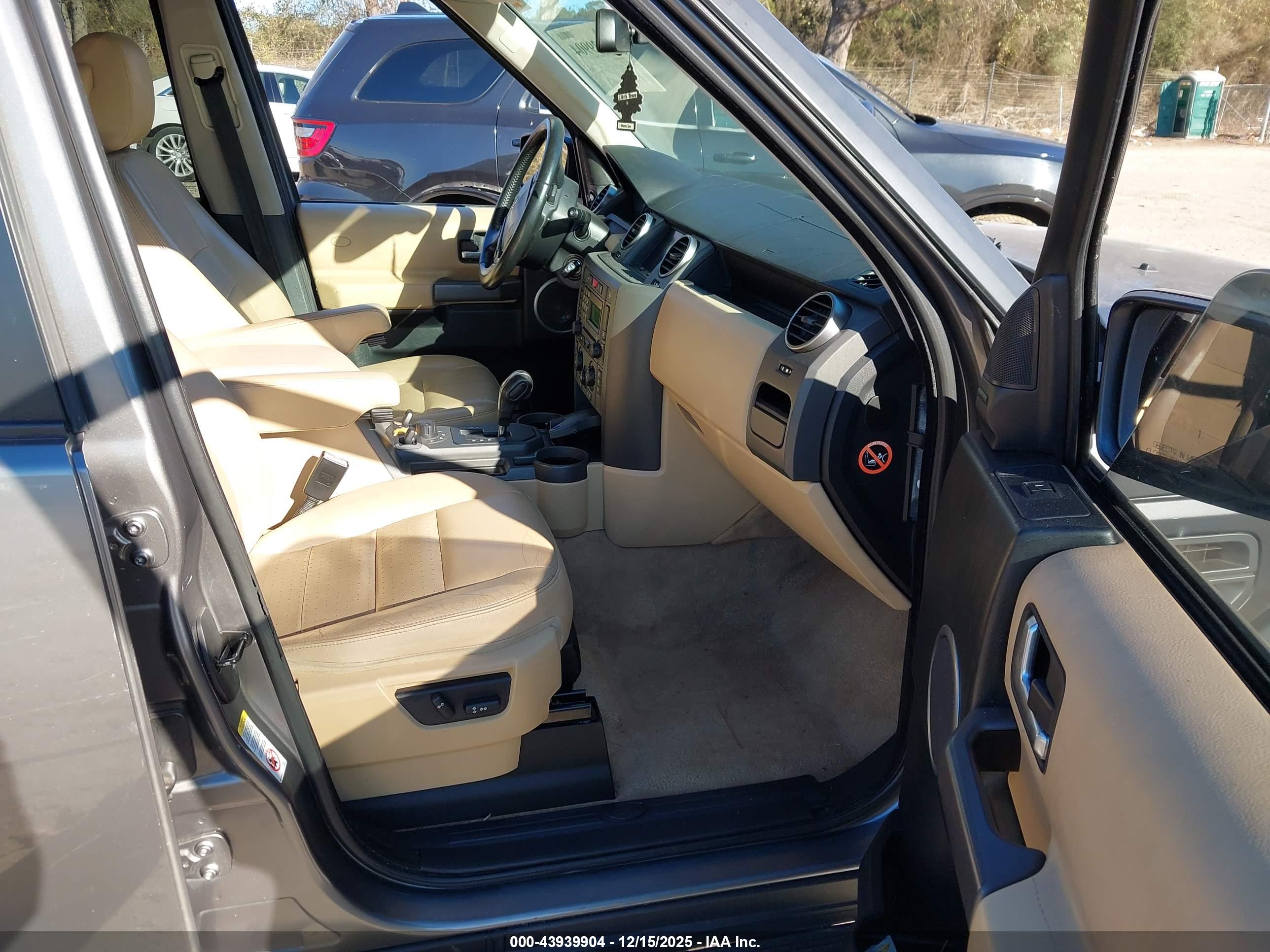 LAND ROVER image 5