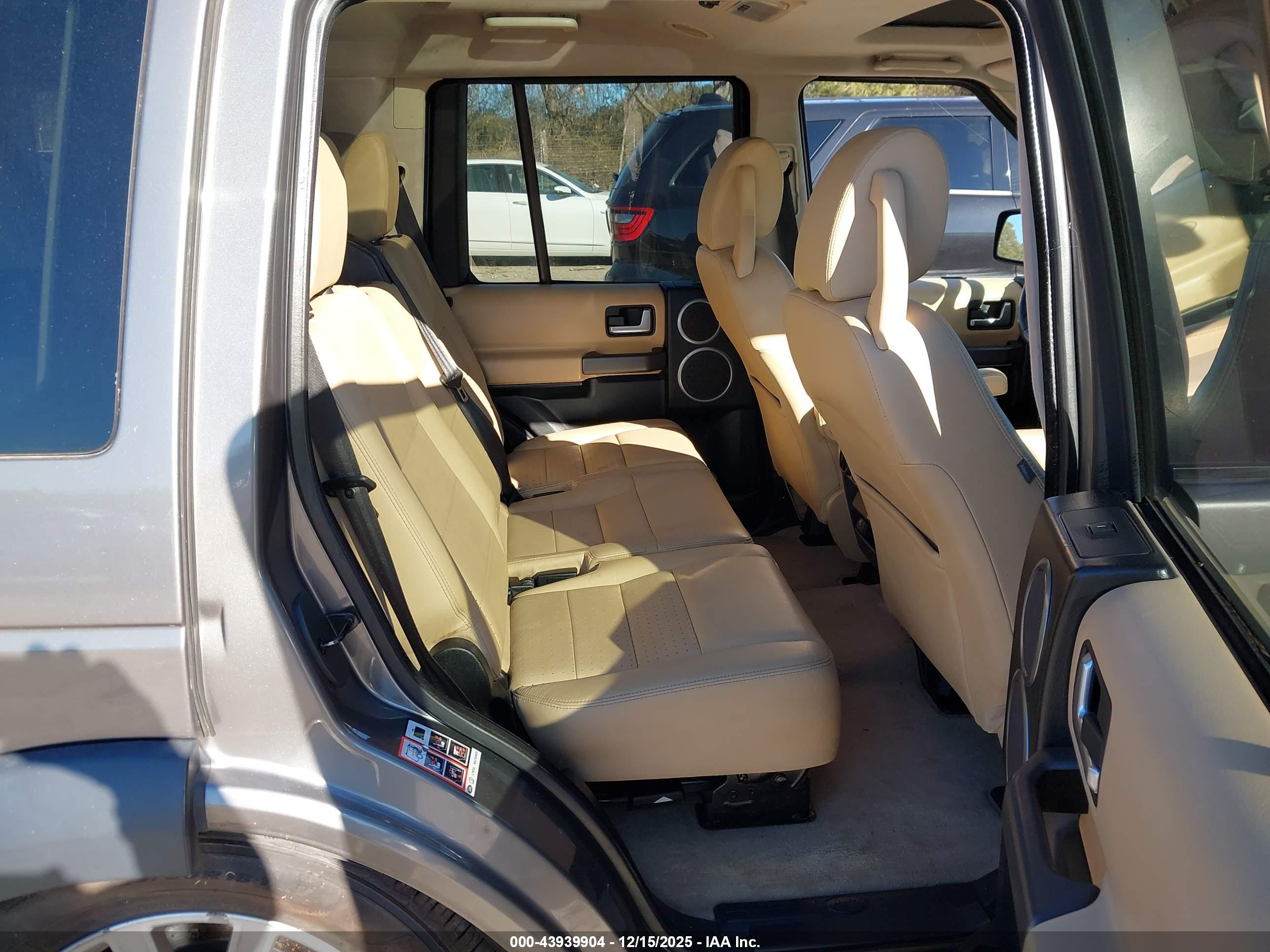 LAND ROVER image 8